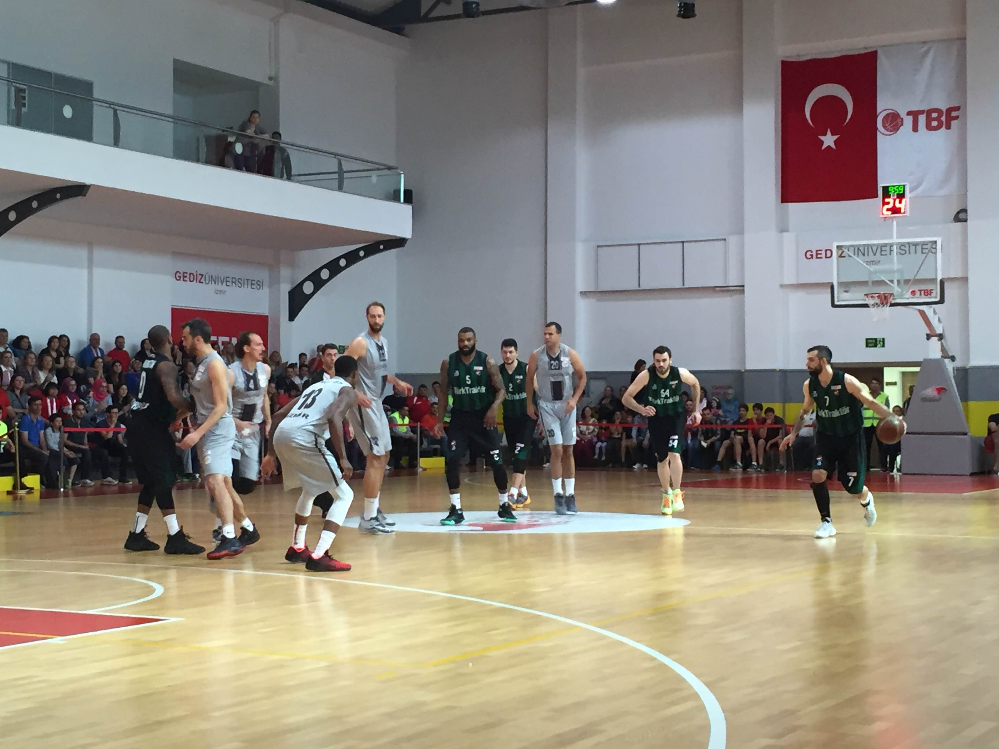 Büyükşehir Basket Avantajı Kaptı