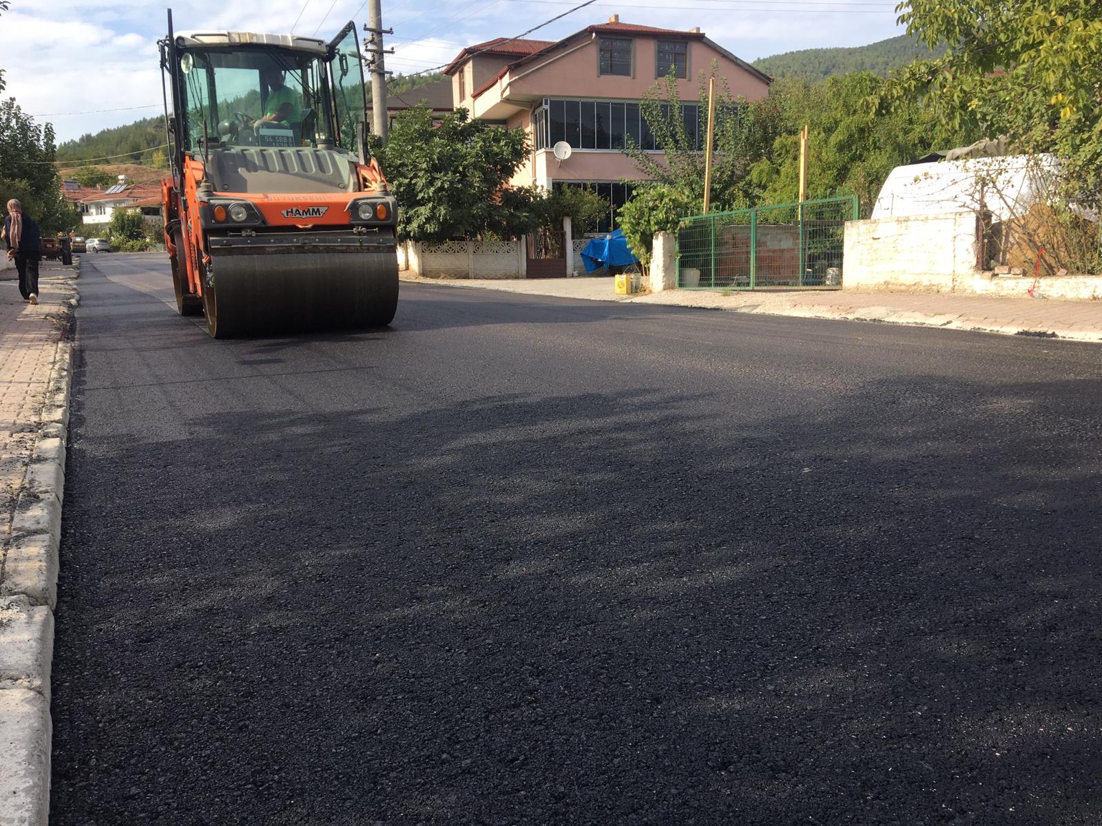 Büyükşehir Taraklı’da 2 kilometrelik caddeyi yeniliyor