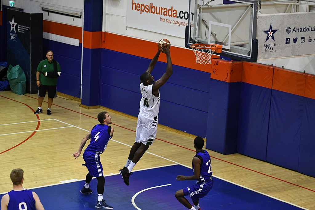 Büyükşehir Efes’e geçit vermedi