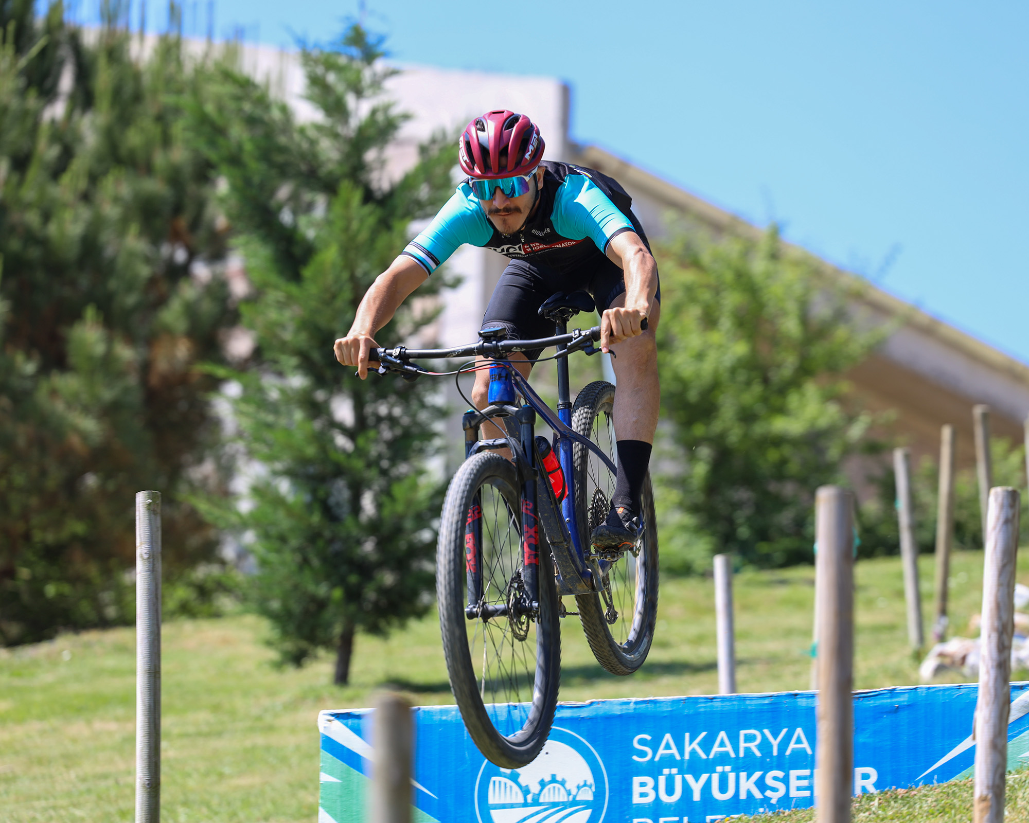 Milli pedallar dünyanın en heyecanlı yarışında, Sakarya’da pedal çevirecek: “Tüm Sakarya’yı Ay Yıldızlı bayrağa desteğe çağırıyoruz”