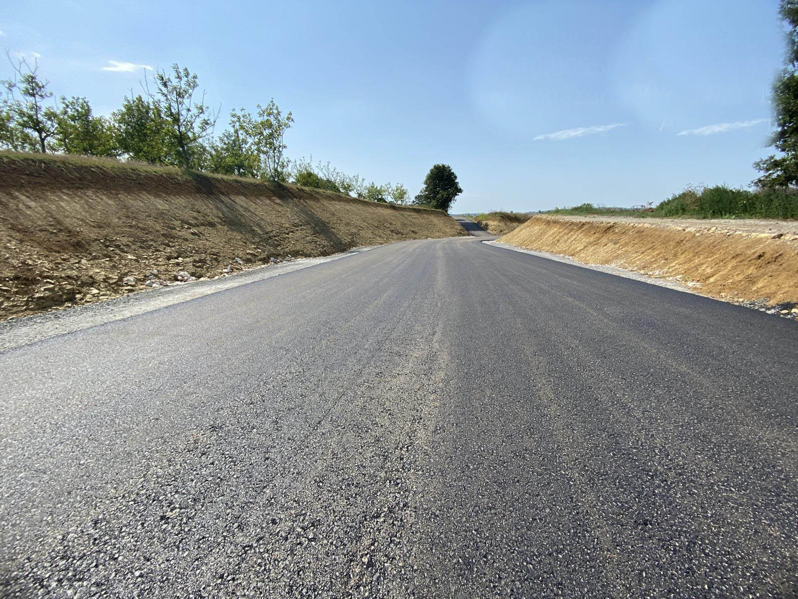 Karadere Mahallesi’nin bağlantı yolu Büyükşehirle yepyeni bir yüze kavuştu