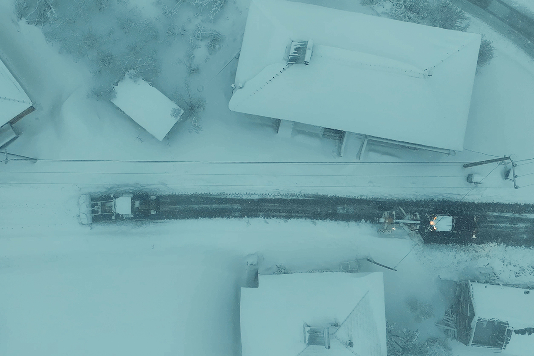 Büyükşehir’den 5 ilçede kar mesaisi: 35 kapalı grup yolunda 34'ü açıldı