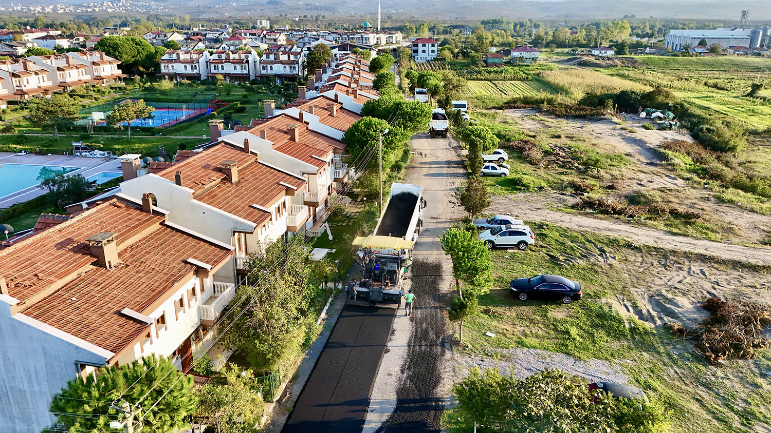 Büyükşehir’in asfalt mesaisi kuzeyde başladı: Kocaali’nin iki caddesi yenileniyor