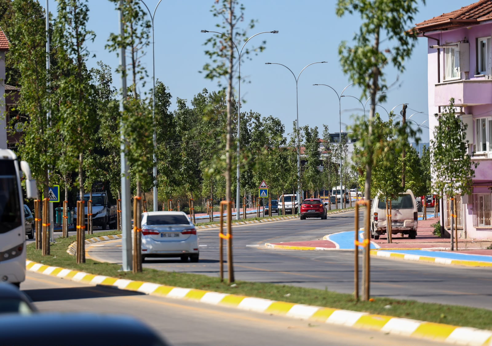 Sakarya’nın merkezine kesintisiz ulaşım artık mümkün: Alparslan Türkeş Caddesi aydınlatması ve peyzajıyla tamamlandı