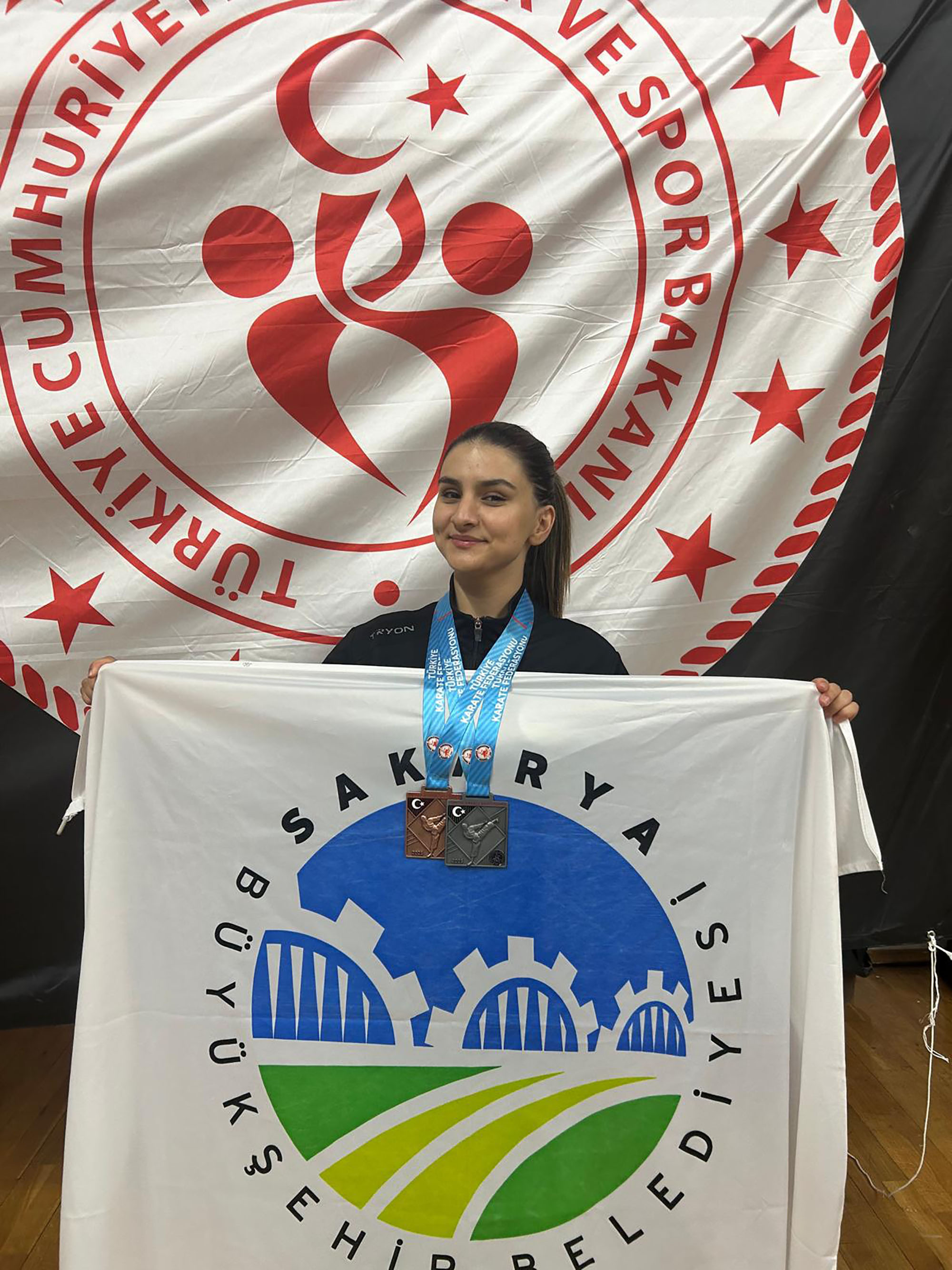 Büyükşehir’in başarılı sporcuları Diyarbakır’da kürsüye çıktı
