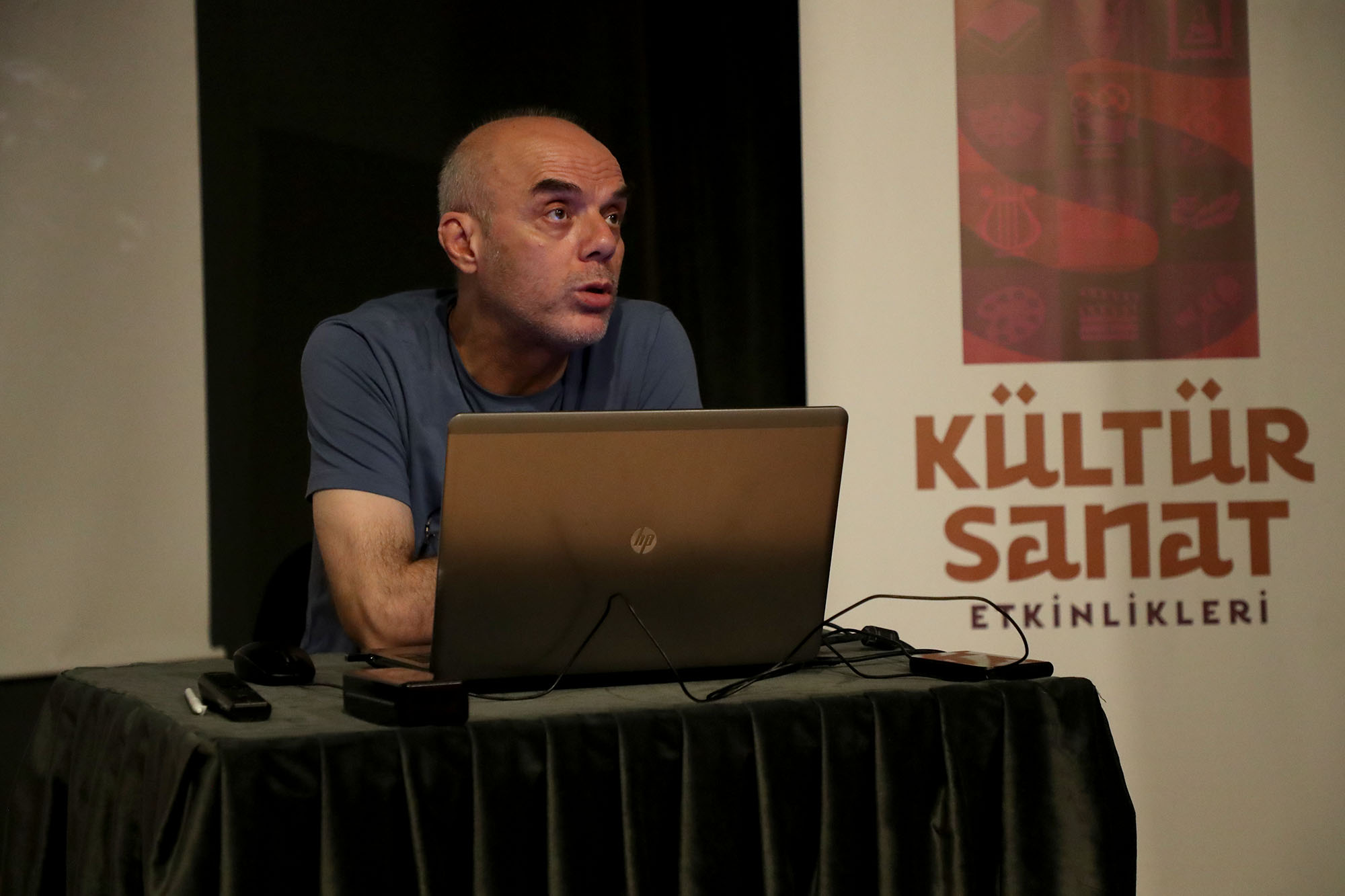 Sinema eleştirmeni Enver Gülşen gençlik psikolojisini yeşil perdeyle anlattı 