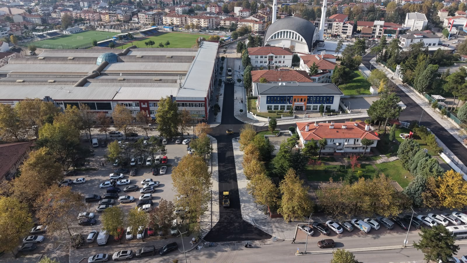 Hendek’in tam kalbindeki en önemli güzergahlar tablo gibi işleniyor