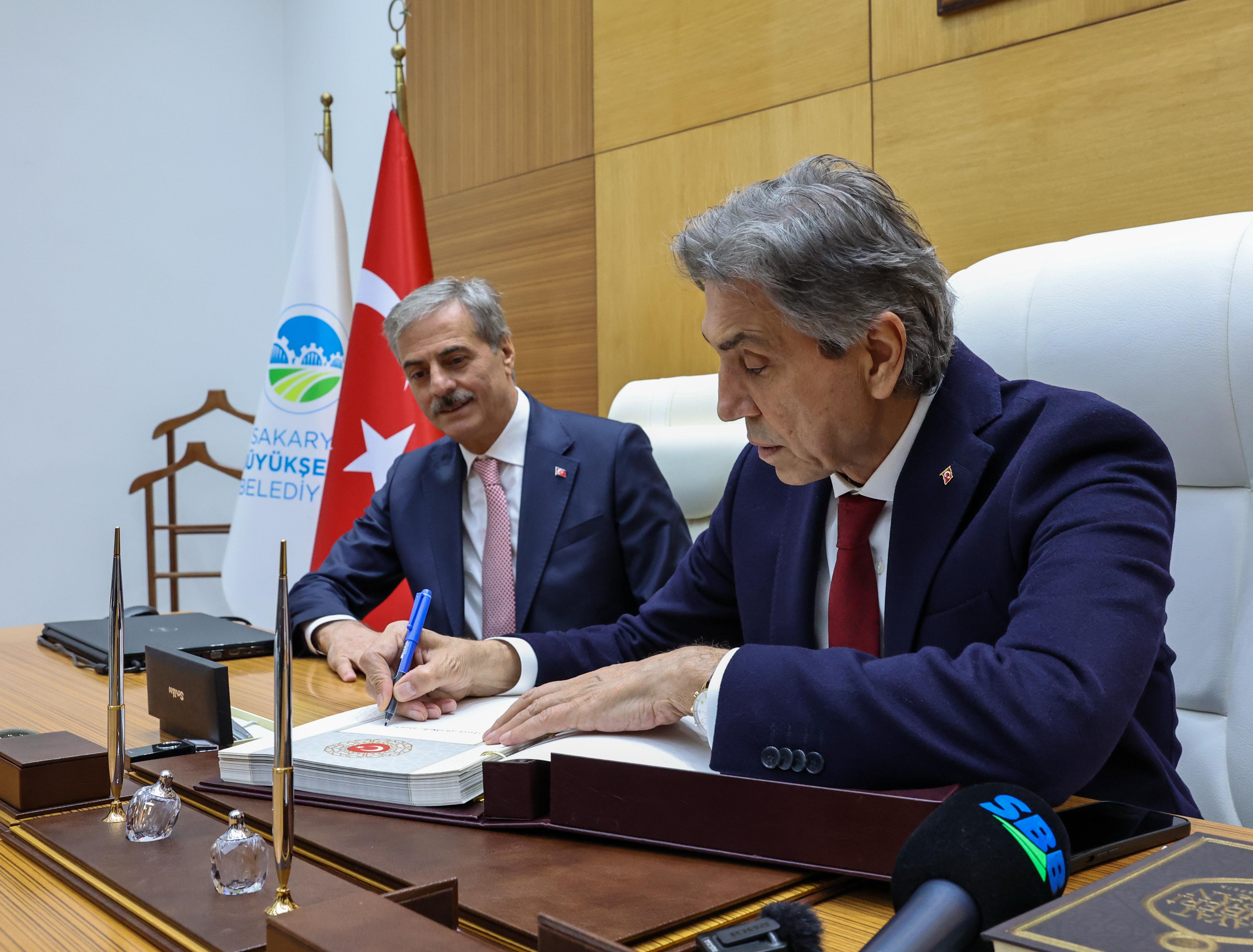 “Belediyecilikte Türkiye’ye örnek projeleri hayata geçirmenin gayretiyle çalışıyoruz”