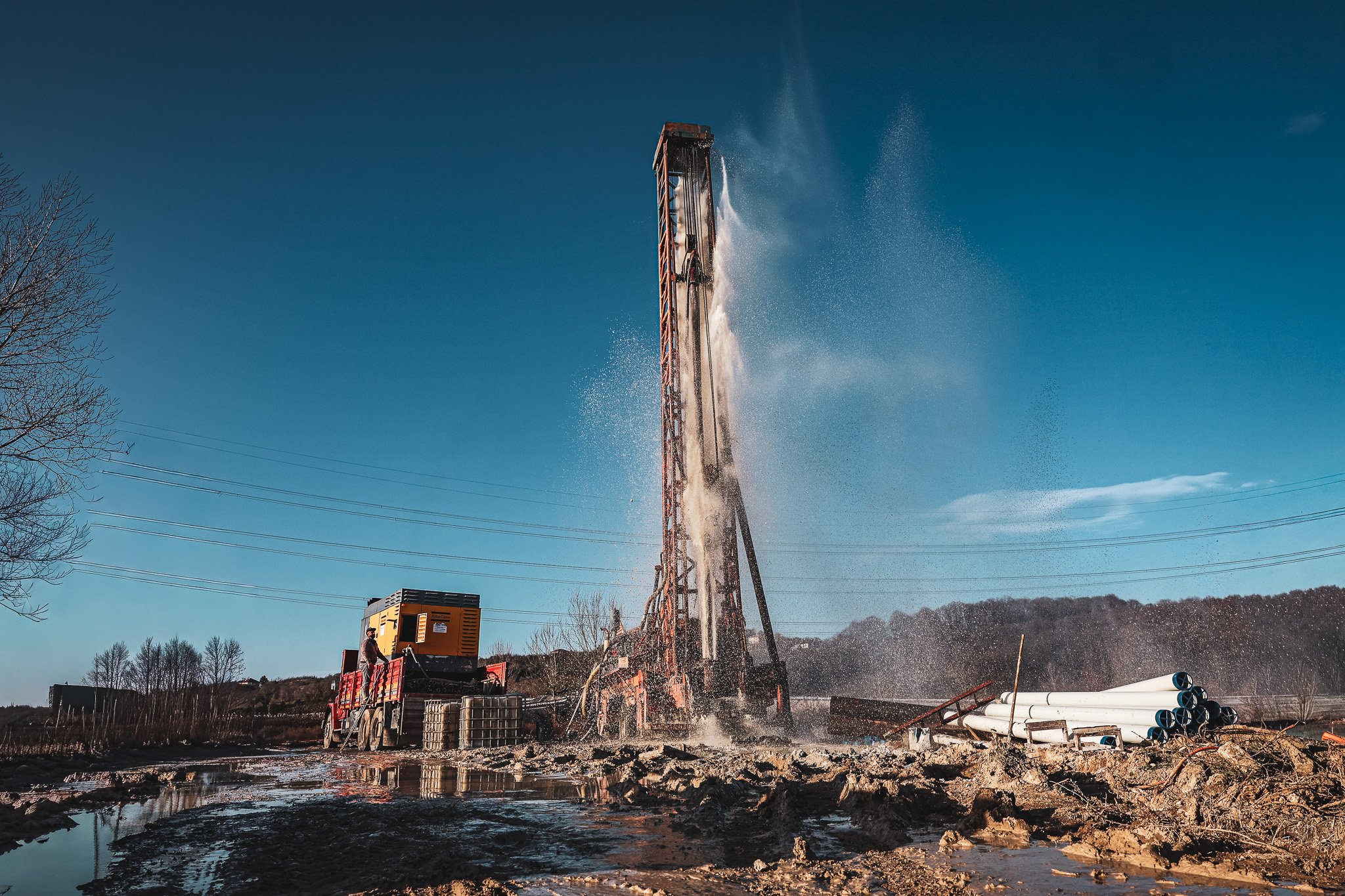 Yerin 104 metre altından çıkarılan içme suyu Karasu’da 5 mahalleye iletilecek
