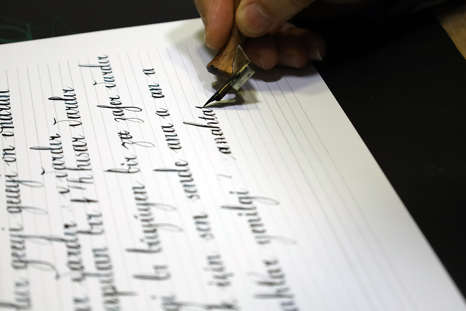 Sanatın incelikli dili: Kaligrafi ile her satır sanat eserine dönüşüyor