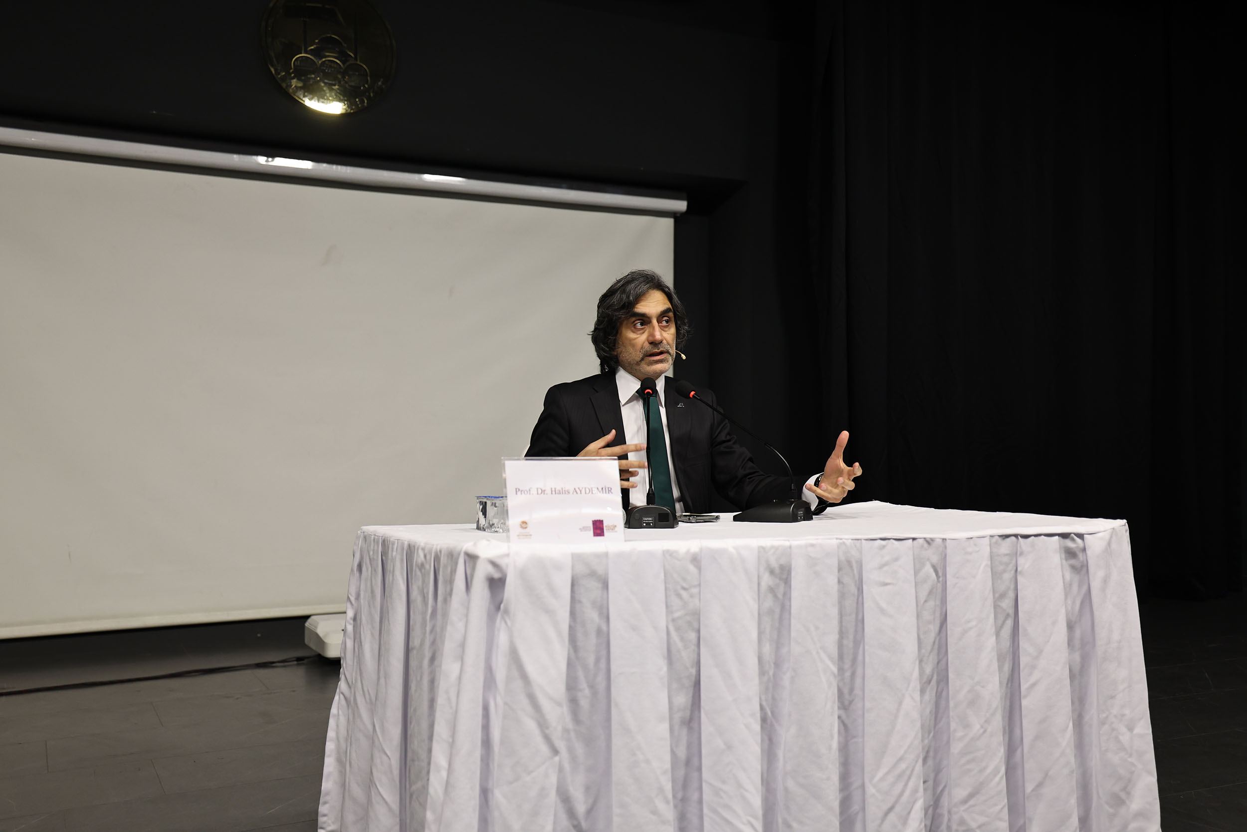 Prof. Dr. Aydemir: “Hak ile ancak kalp mutmain olur”