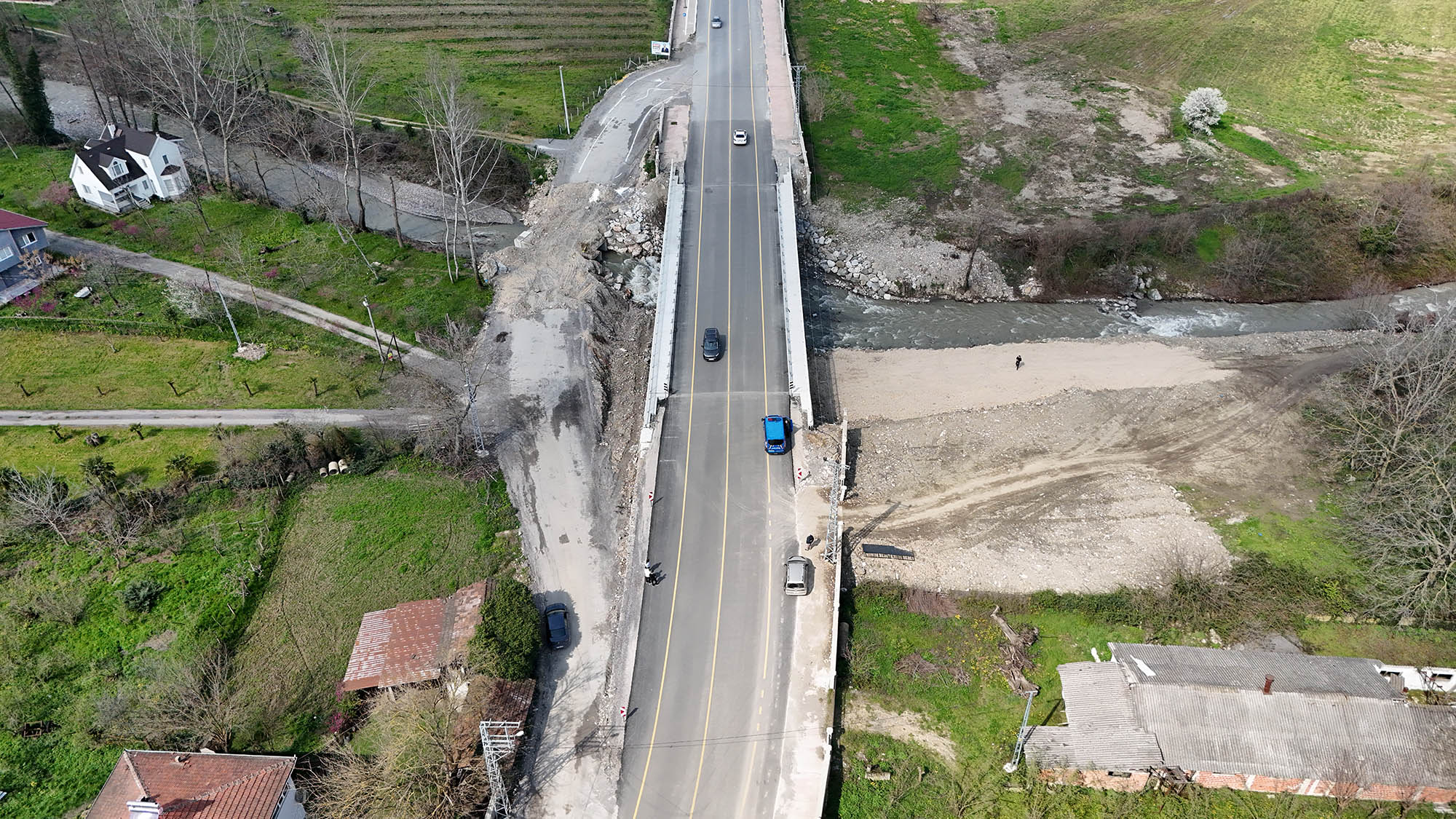 Karapürçek Mesudiye Köprüsü ile geçişler güvenli hale geldi