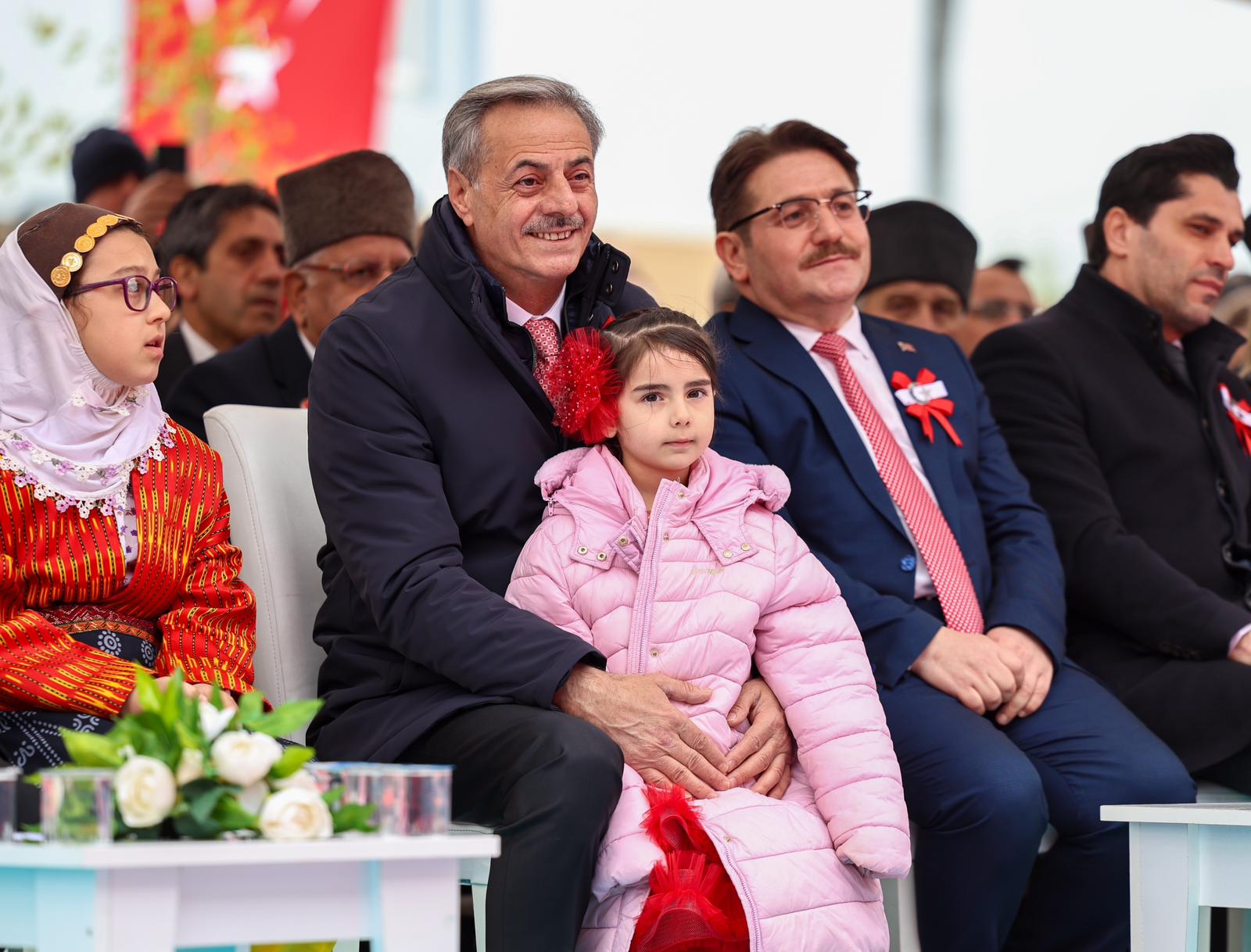 Alemdar miniklerin 23 Nisan coşkusuna ortak oldu: “Tüm çocuklarımızın bayramı kutlu olsun”