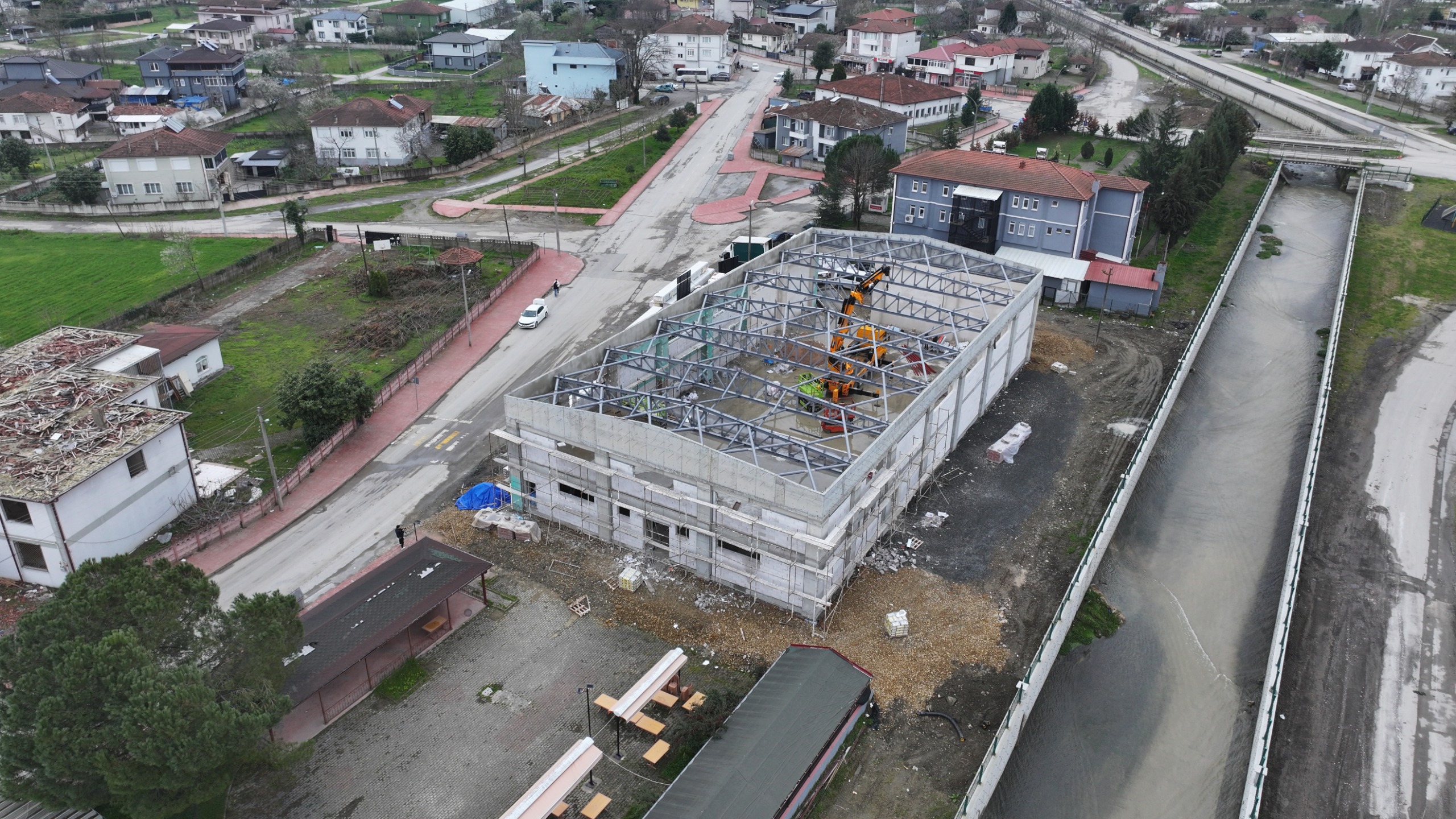 Başkan Alemdar: “Gençlerimiz için yeni spor tesislerini şehrimize kazandırıyoruz”