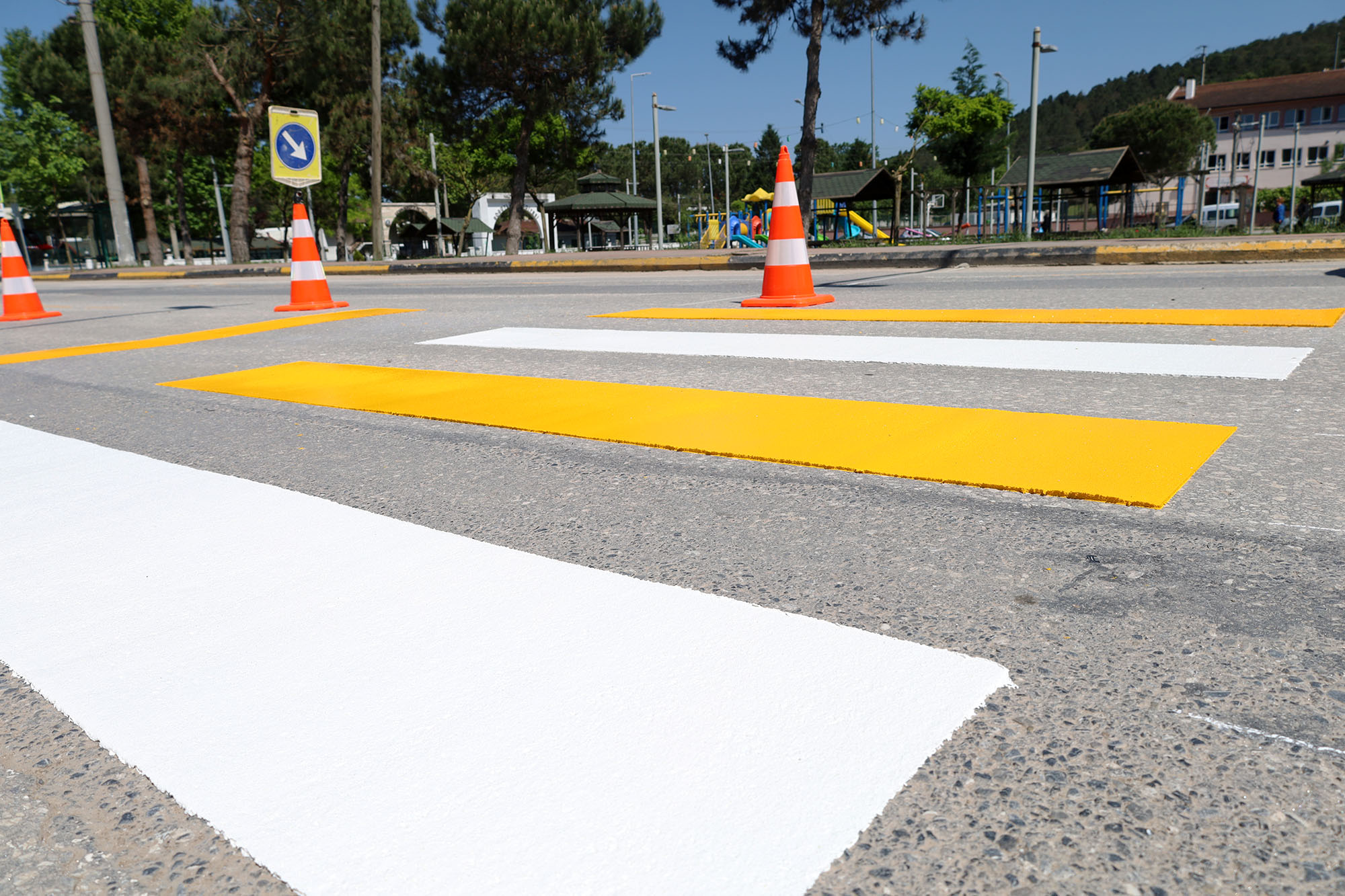 Trafikte yaya önceliği için geçitlerde yoğun çalışma