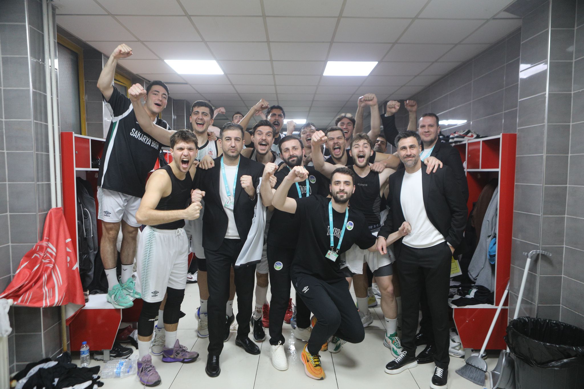 Büyükşehir basketbol Play-Off biletini kaptı: 90-85