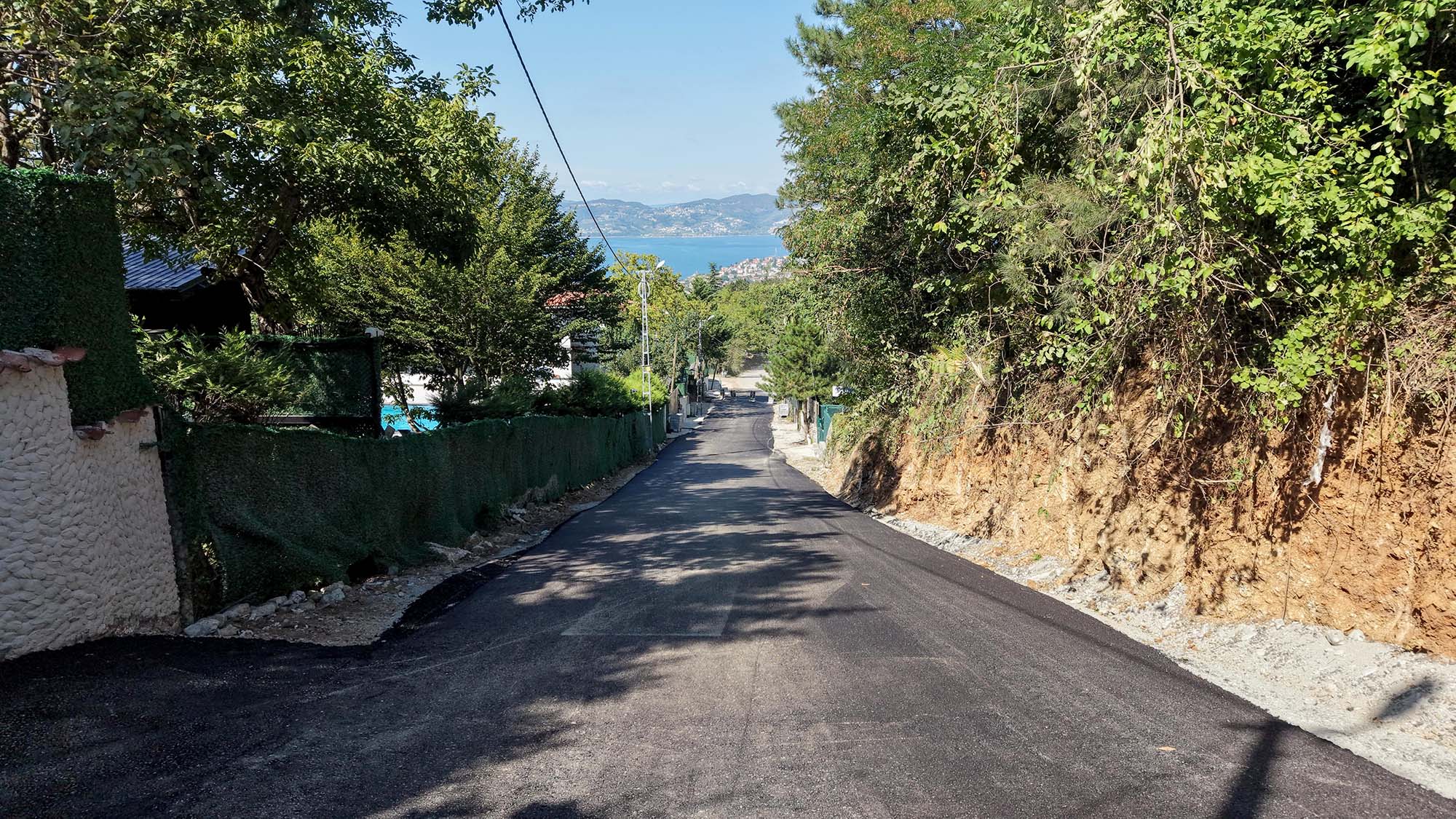 Büyükşehir Sapanca’da asfalt çalışmalarını sürdürüyor: Memnuniye’den sonra İlmiye’de yollar yeni yüzüne kavuşuyor