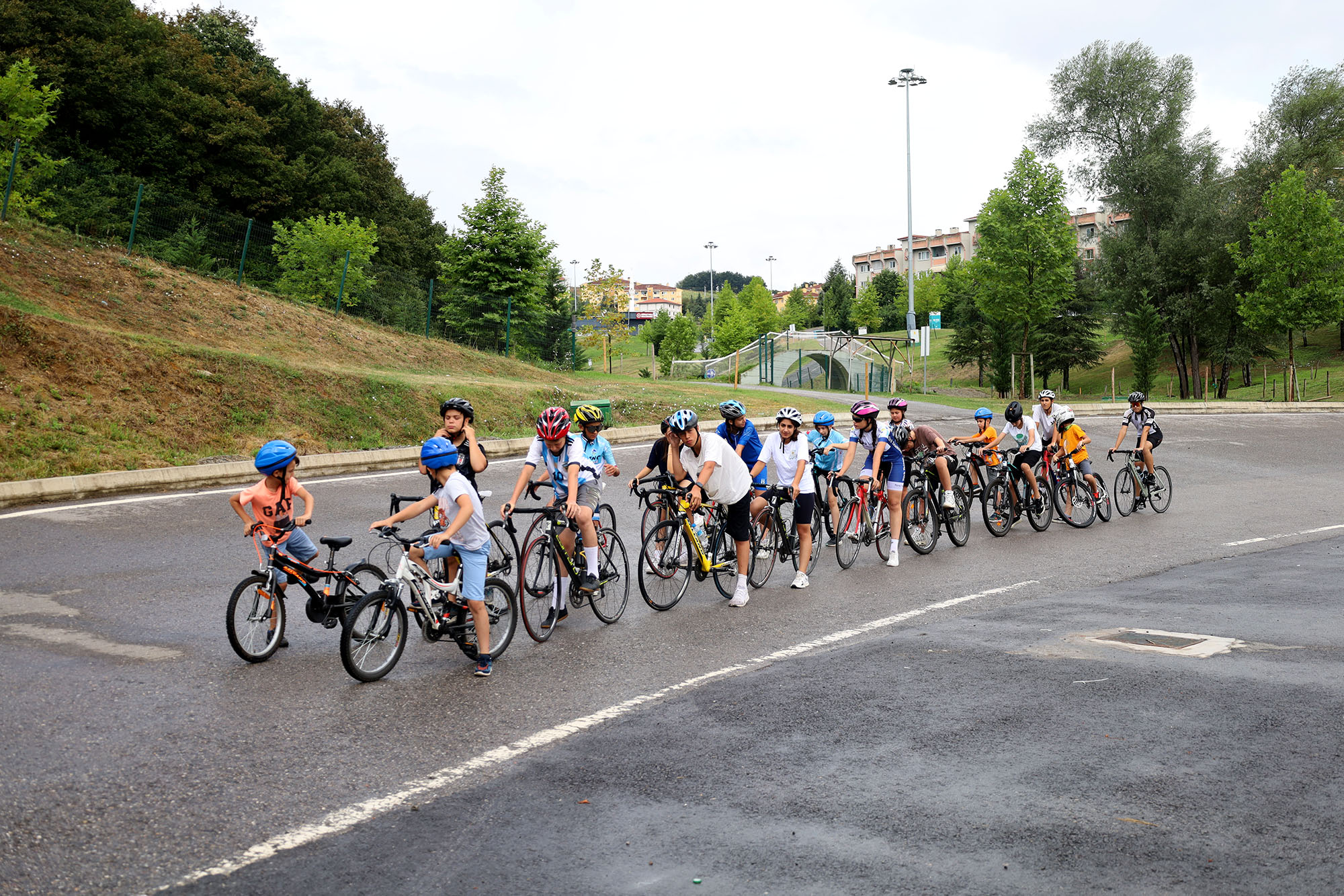 Büyükşehir geleceğin şampiyon pedallarını Ayçiçeği Vadisi’nde keşfediyor