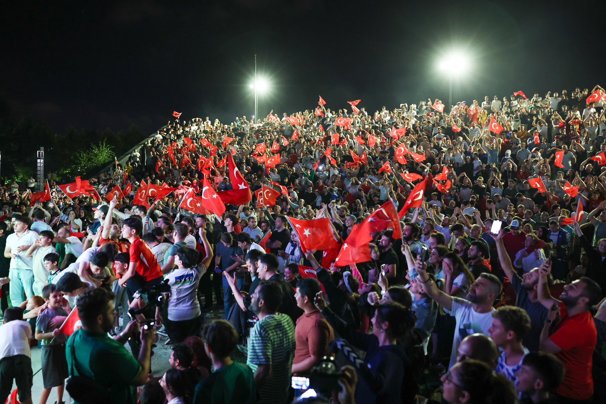 Binlerce Sakaryalı Milli Takım için tek yürek oldu: Millet Bahçesi’nde tarihi gece