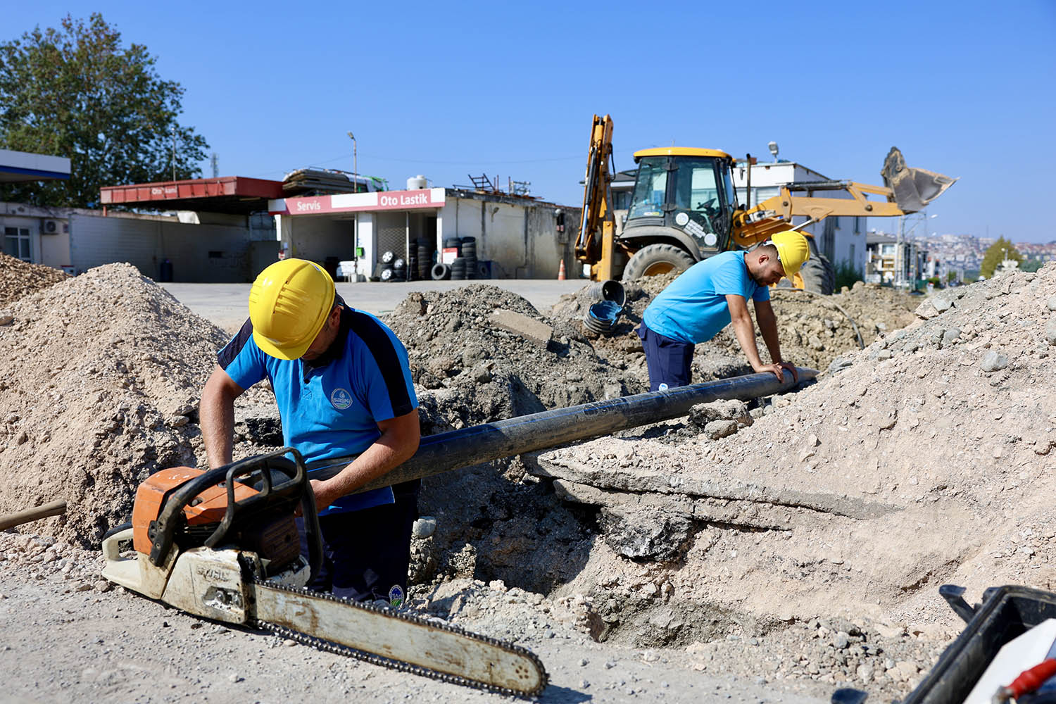 Altyapısı yenilenen Arifiye Zübeyde Hanım Caddesi’nde üstyapı çalışmaları başladı