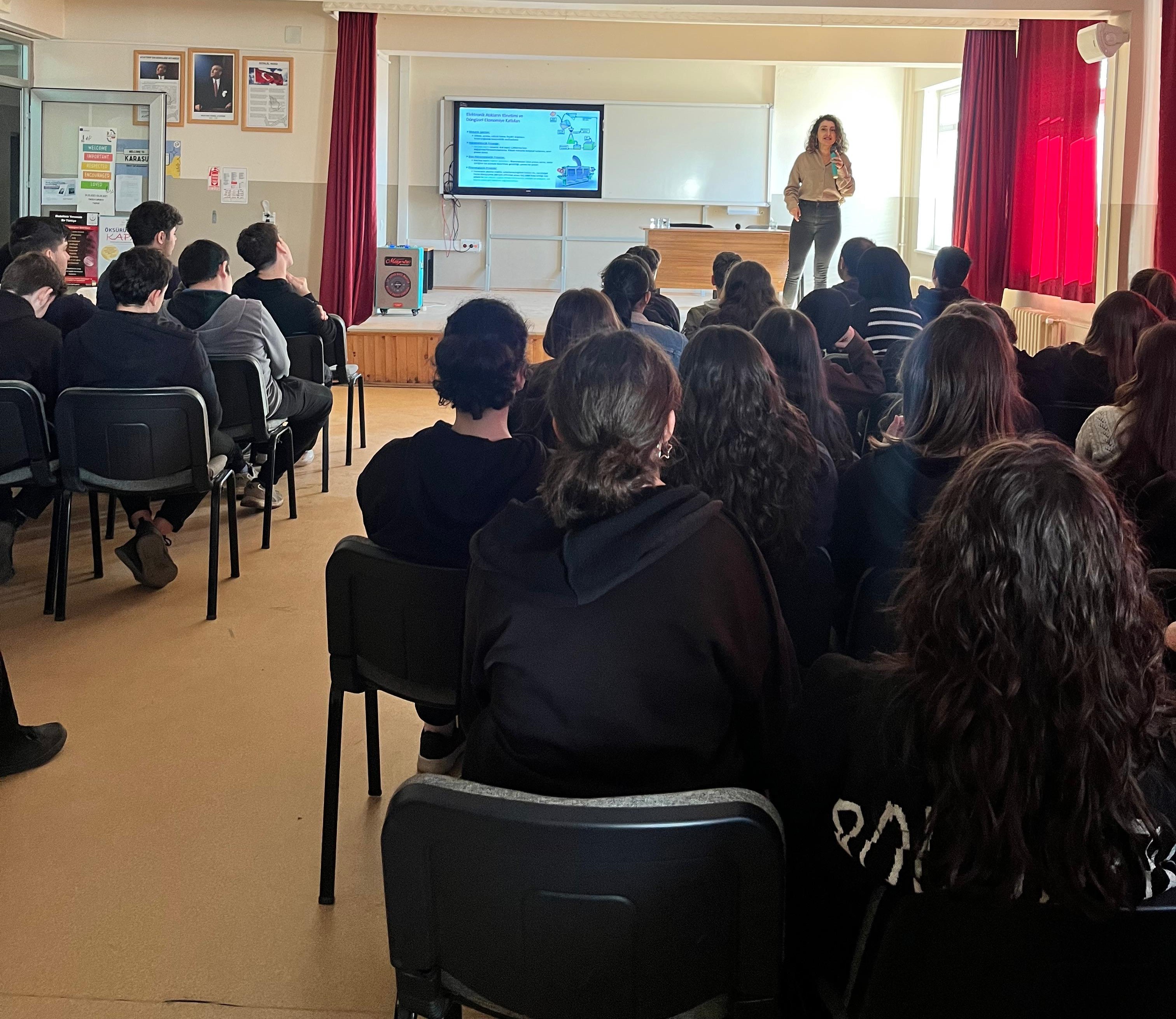 Büyükşehir’den bin 400 lise öğrencisine “İklim Değişikliği ve Sıfır Atık” eğitimi