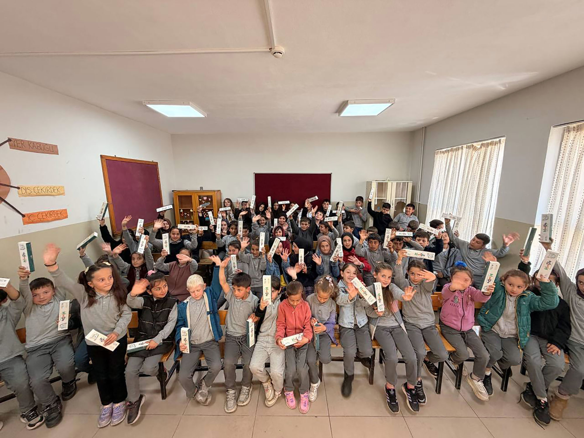 Büyükşehir şehrin dört yanına “Bir Hikâye Bin Neşe” taşımaya devam ediyor