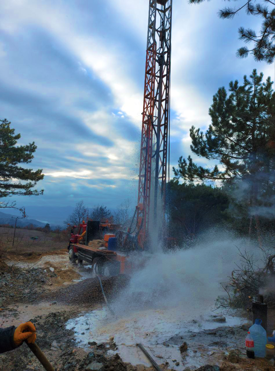 Büyükşehir 200 metre derinden suyu çıkarıp sorunu çözdü