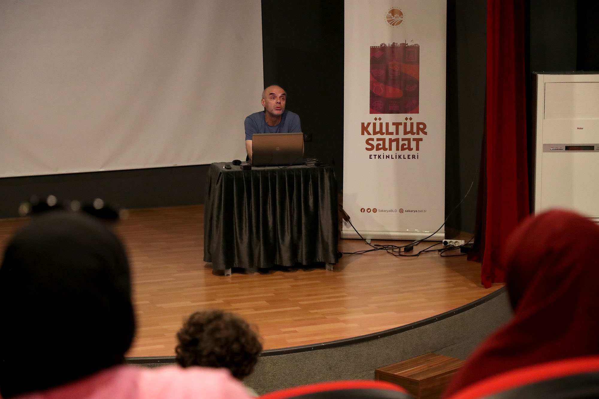 Sinema eleştirmeni Enver Gülşen gençlik psikolojisini yeşil perdeyle anlattı 