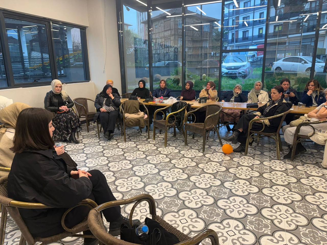 Büyükşehir’in “Kadın Kadına” projesi Kocaali’de devam etti