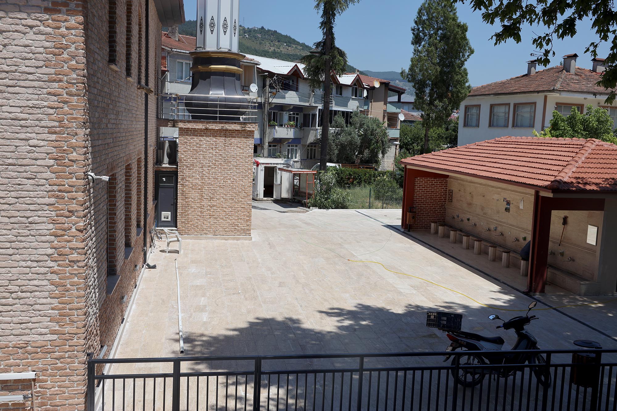 Alifuatpaşa Merkez Camii'nin çevresi yepyeni bir görünüme kavuştu