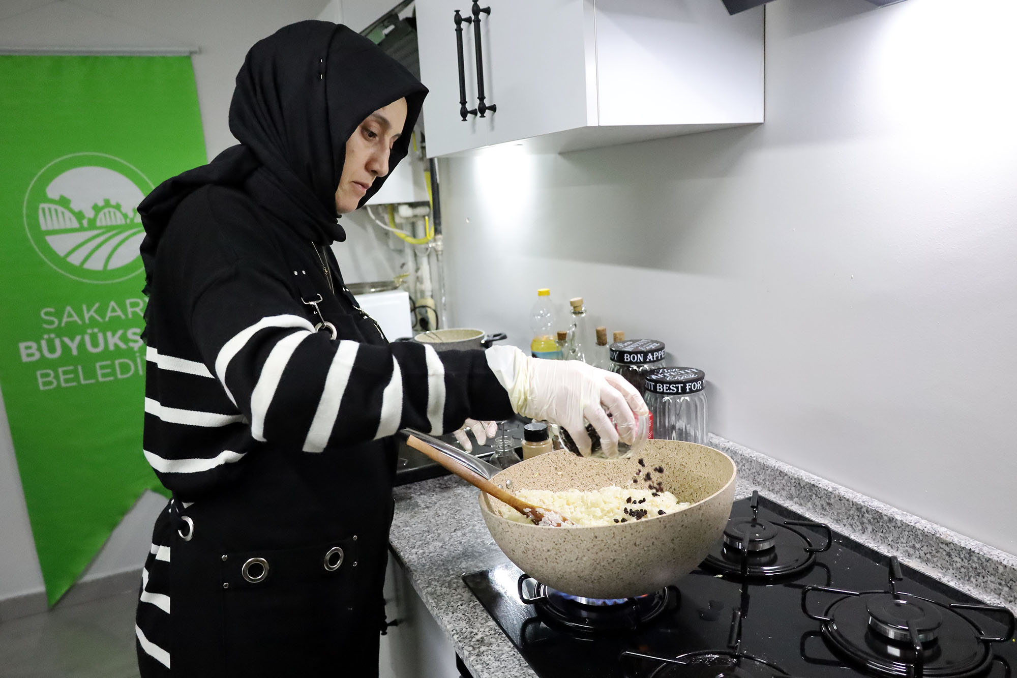 Büyükşehir’den Arifiye’ye profesyonel mutfak atölyesi