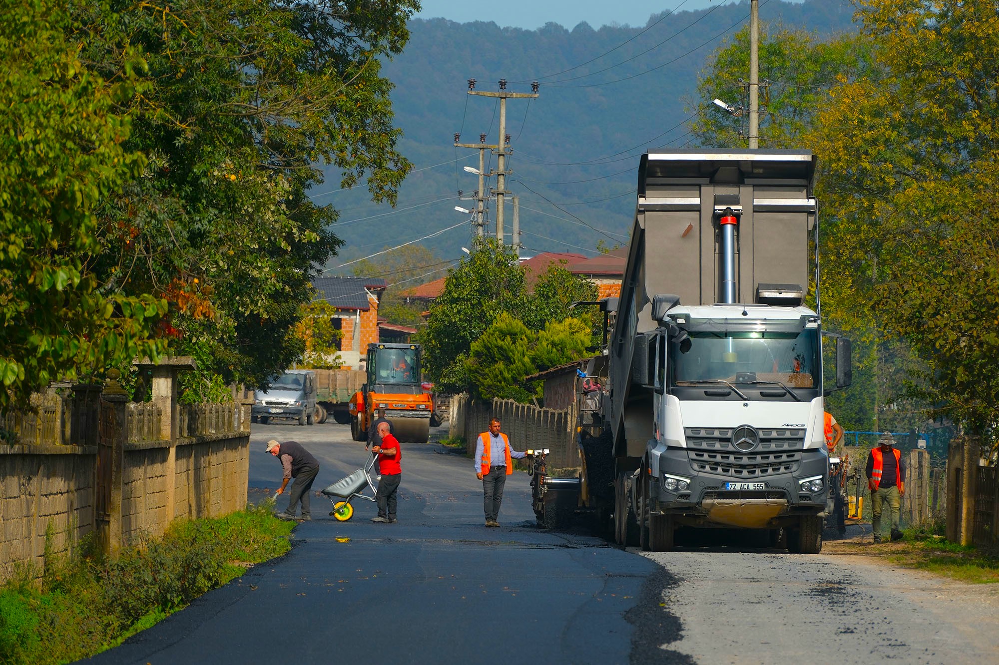 Hendek’te Soğuksu’dan sonra şimdi Hacıkışla: Büyükşehir şehrin yollarını ilmek ilmek işliyor