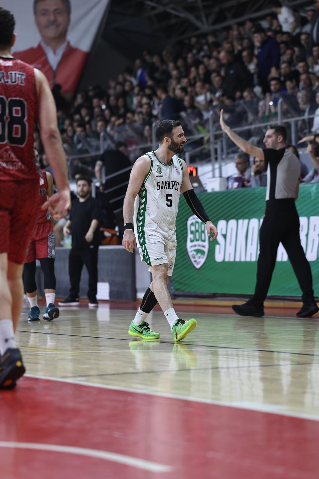 Büyükşehir Play-Off’a galibiyetle başladı: 87-81