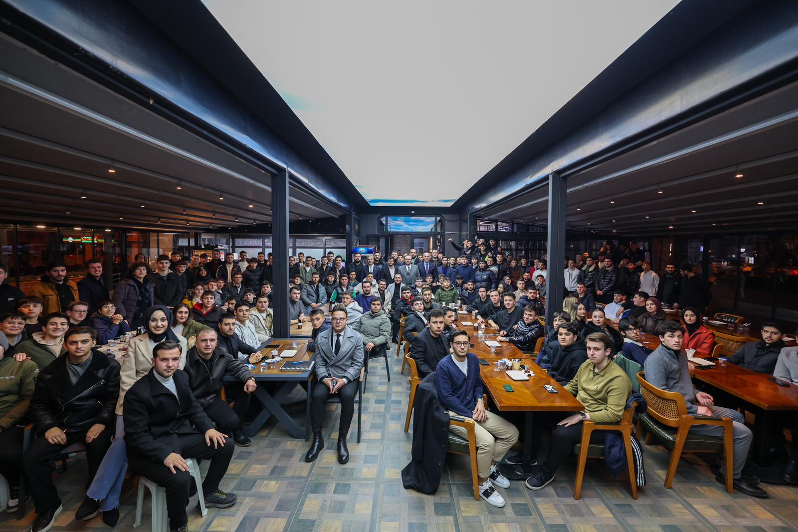 “Gençlerin yarınları için şehrimizde büyük yatırımları hayata geçiriyoruz”