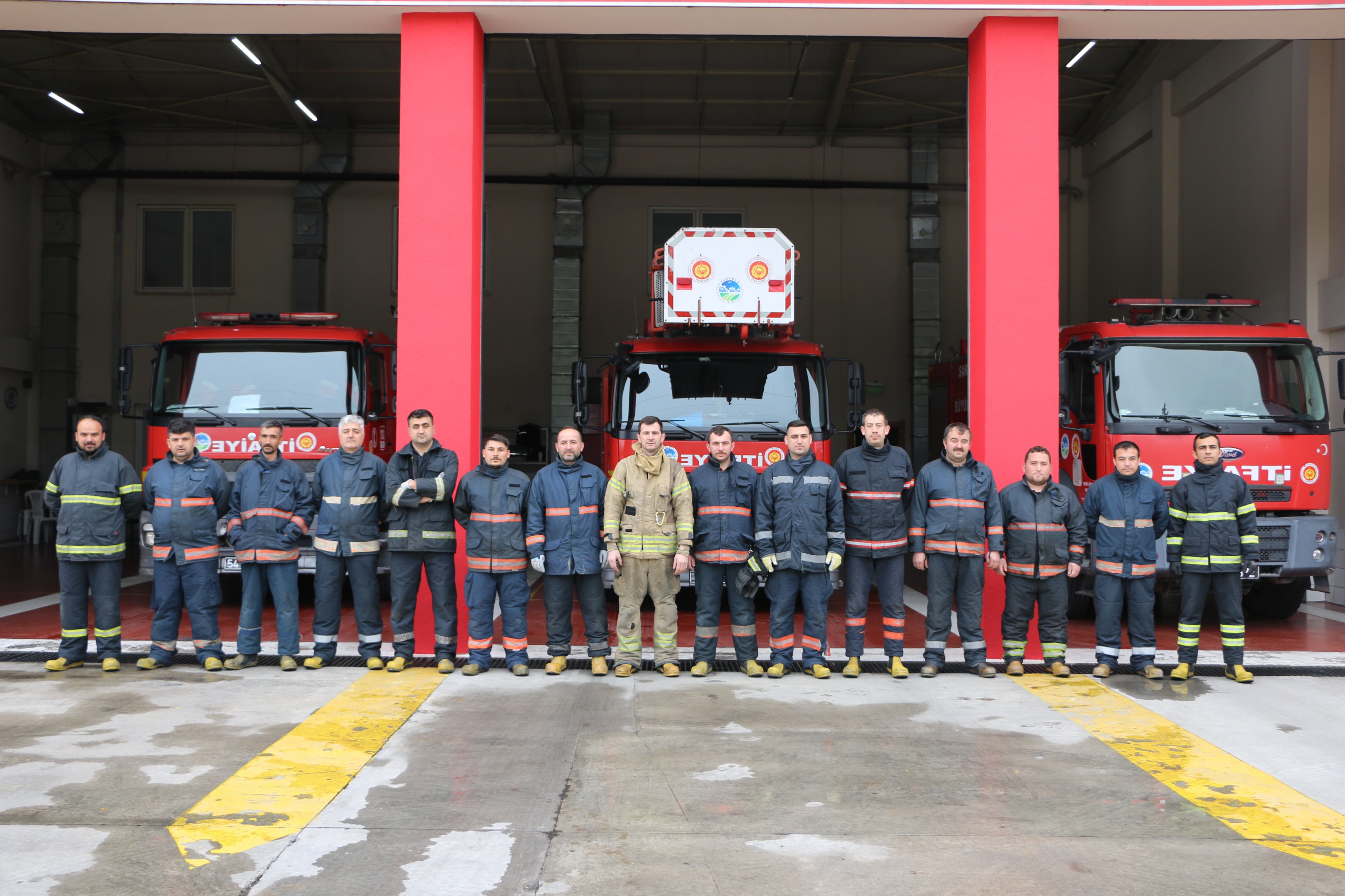 Büyükşehir itfaiyesi eğitimlerle farklı şehirlerin adresi oluyor