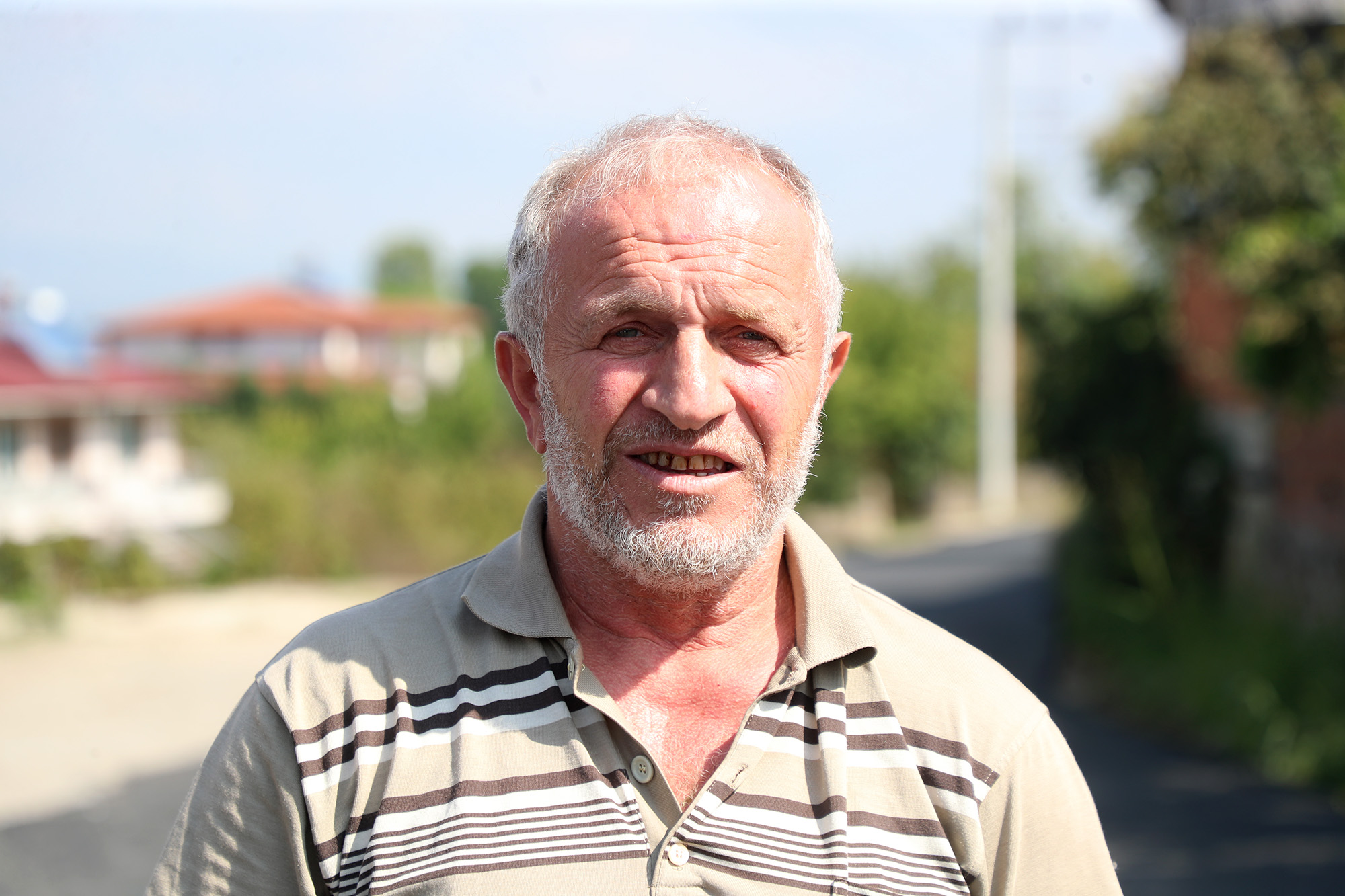Akyazı’da binlerce kişiyi ilgilendiren asfalt hamlesi: Tablo gibi işlenen yolları sevinçle karşıladılar 