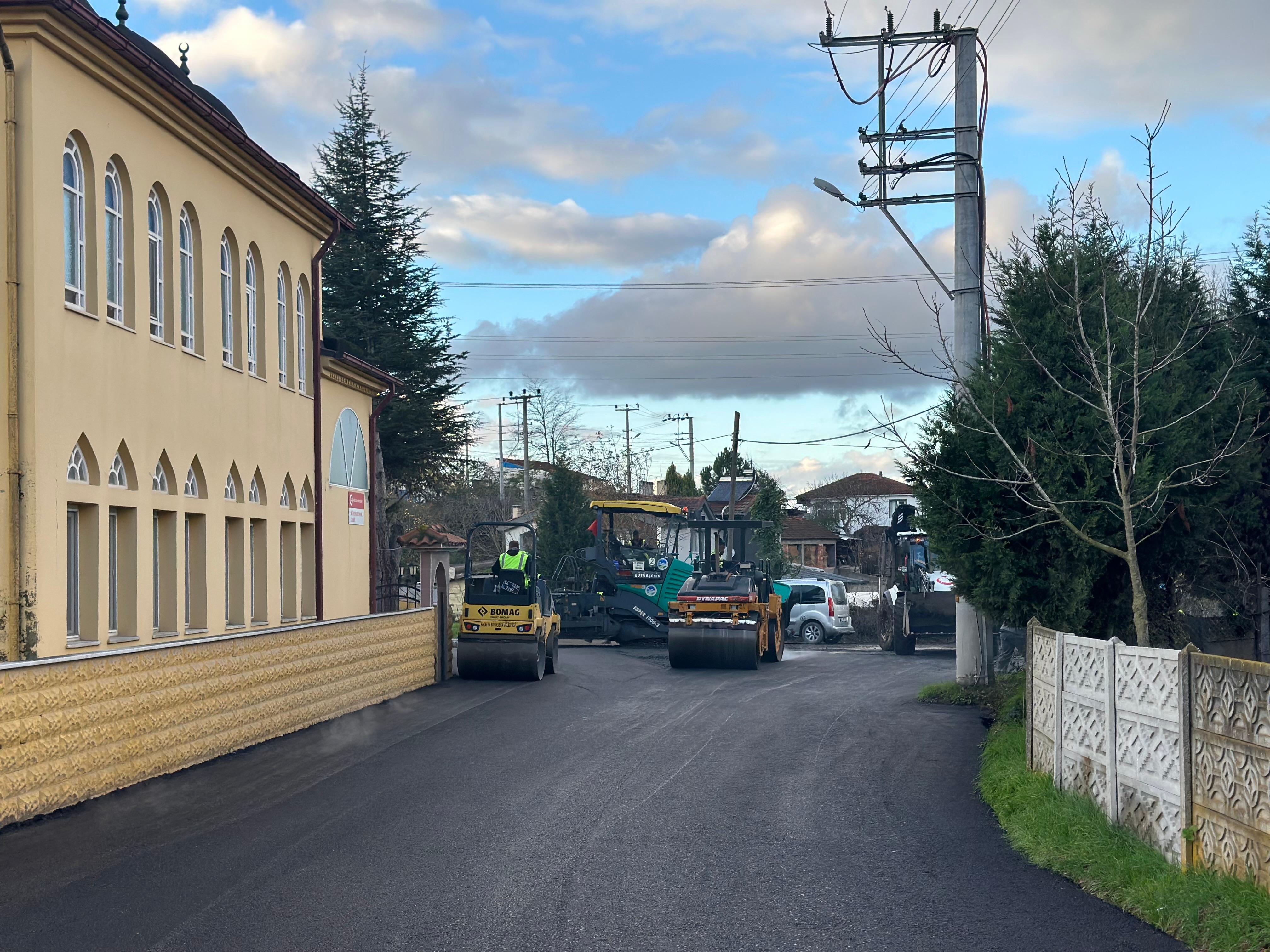 Büyükşehirle asfaltta bir bir arterleri yeniliyor: Sıra Söğütlü Rüstemler’de…