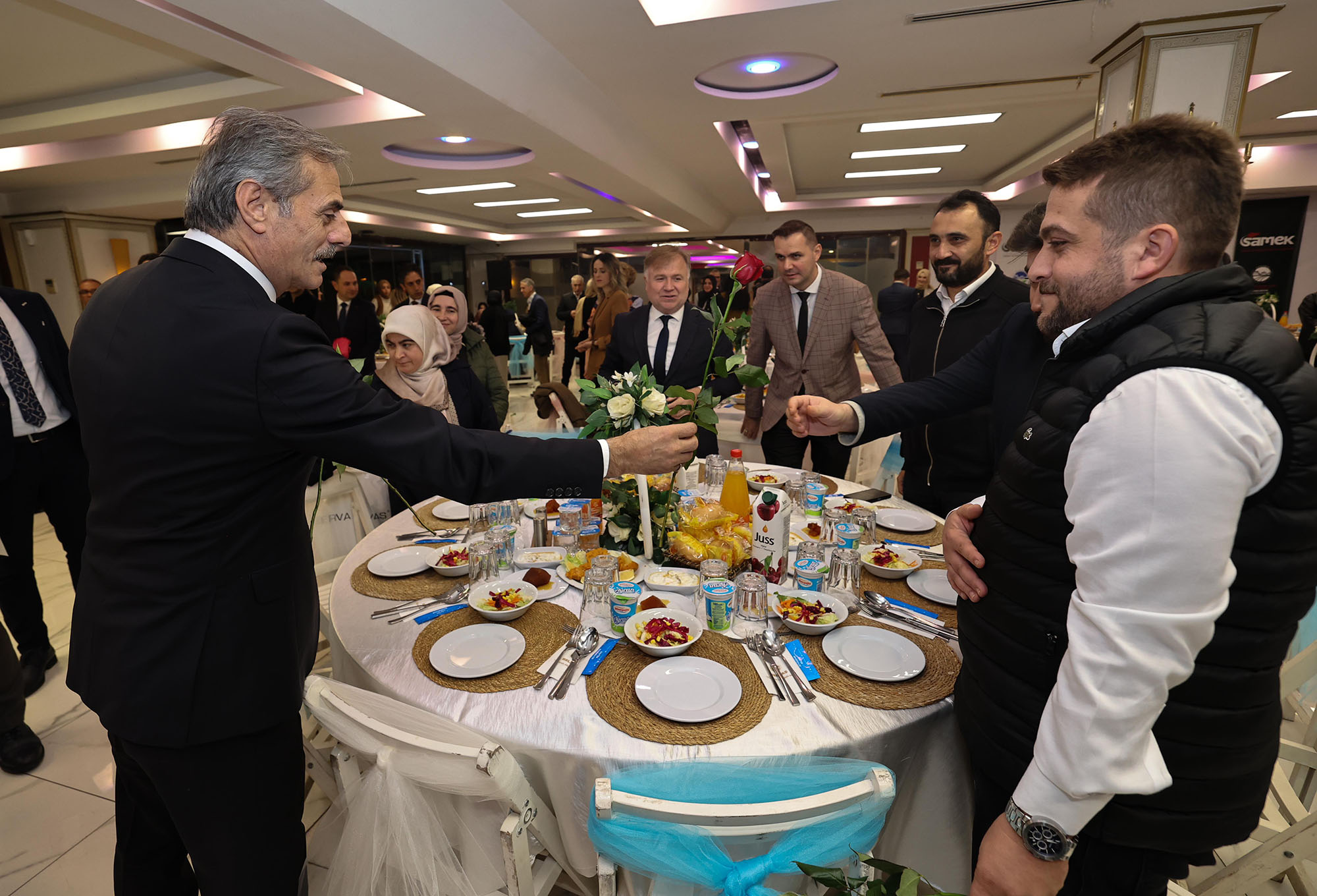 Yusuf Alemdar yarınların mimarı öğretmenlerle buluştu: “Siz medeniyetimizi geleceğe taşıyan yol göstericilersiniz”