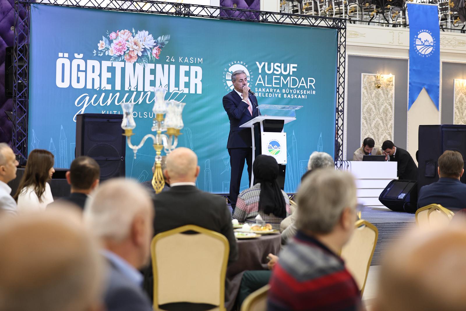 “Şehrimizde eğitime katkı sunacak projeleri bir bir hayata geçiriyoruz”