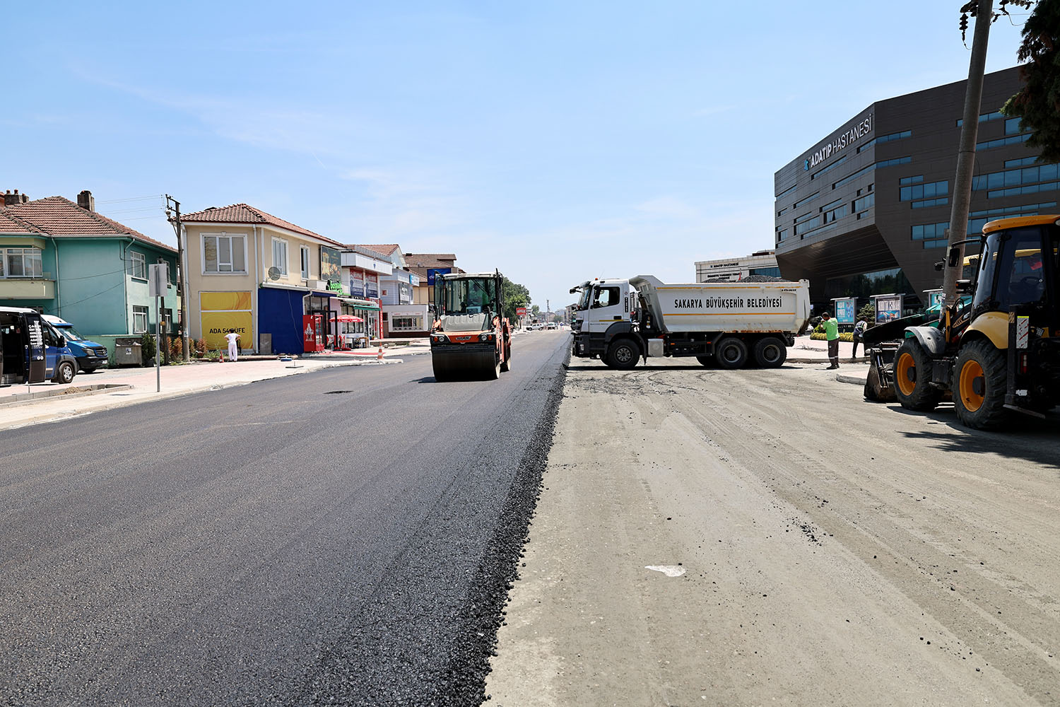 Şehit Mehmet Karabaşoğlu Caddesi’nde asfalt çalışmaları başladı