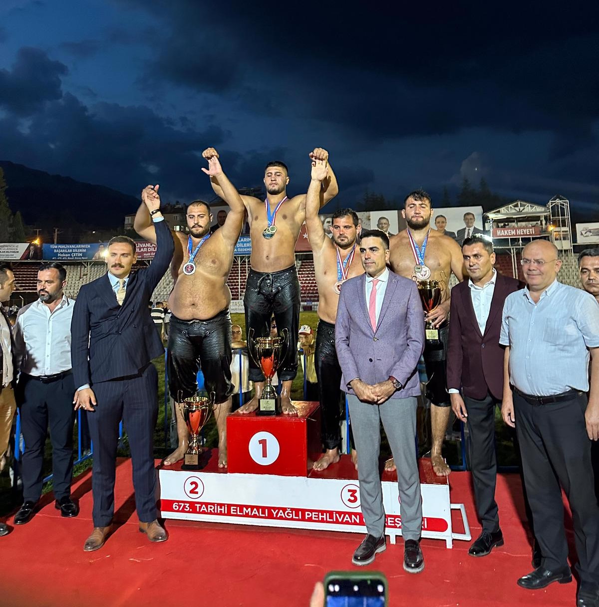 Büyükşehir sporcularından gururlandıran başarı