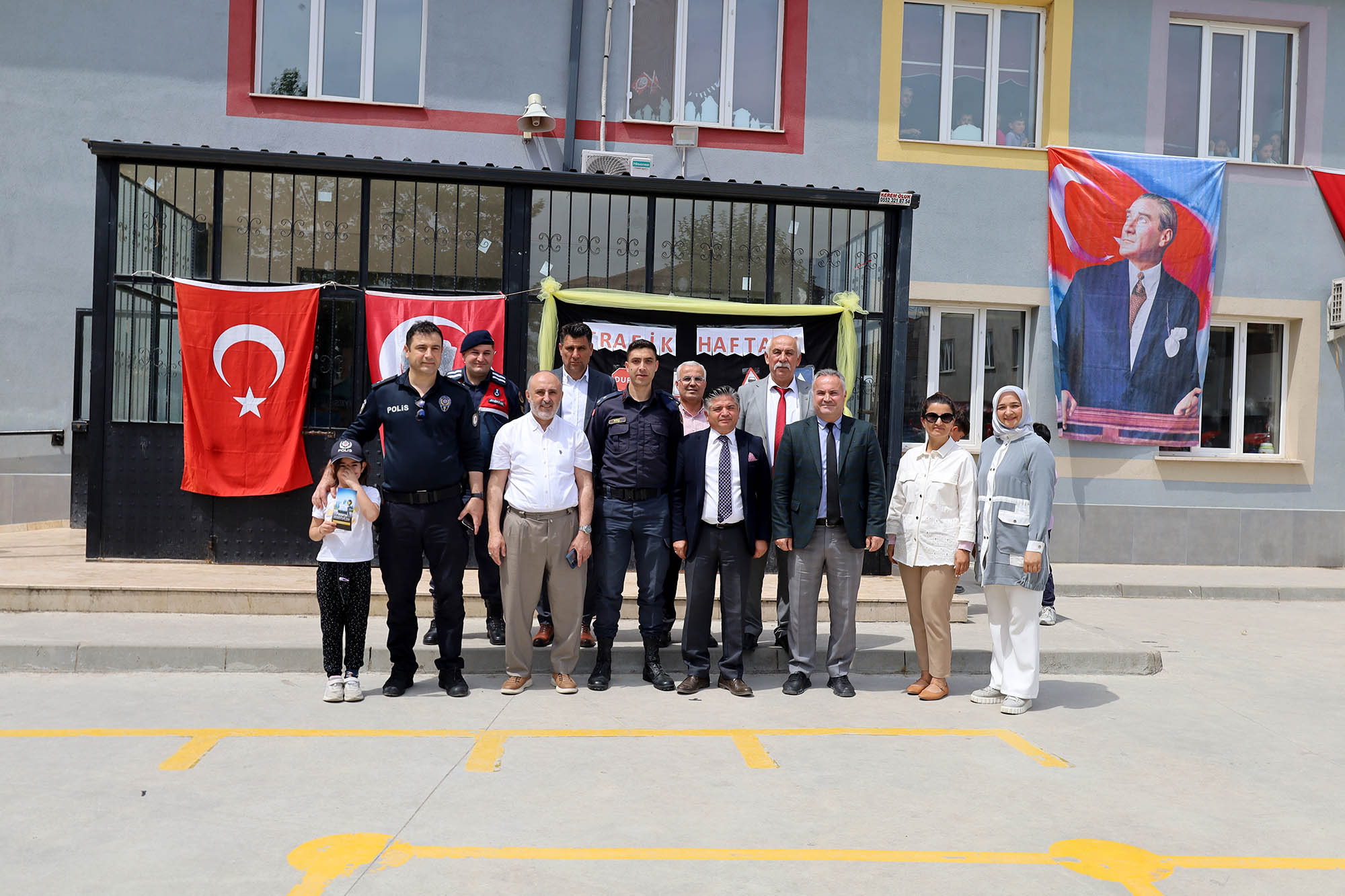 En renkli trafik etkinliği yine Büyükşehir’den: Güvenli trafiğin şartlarını ‘tebessümle’ öğrendiler