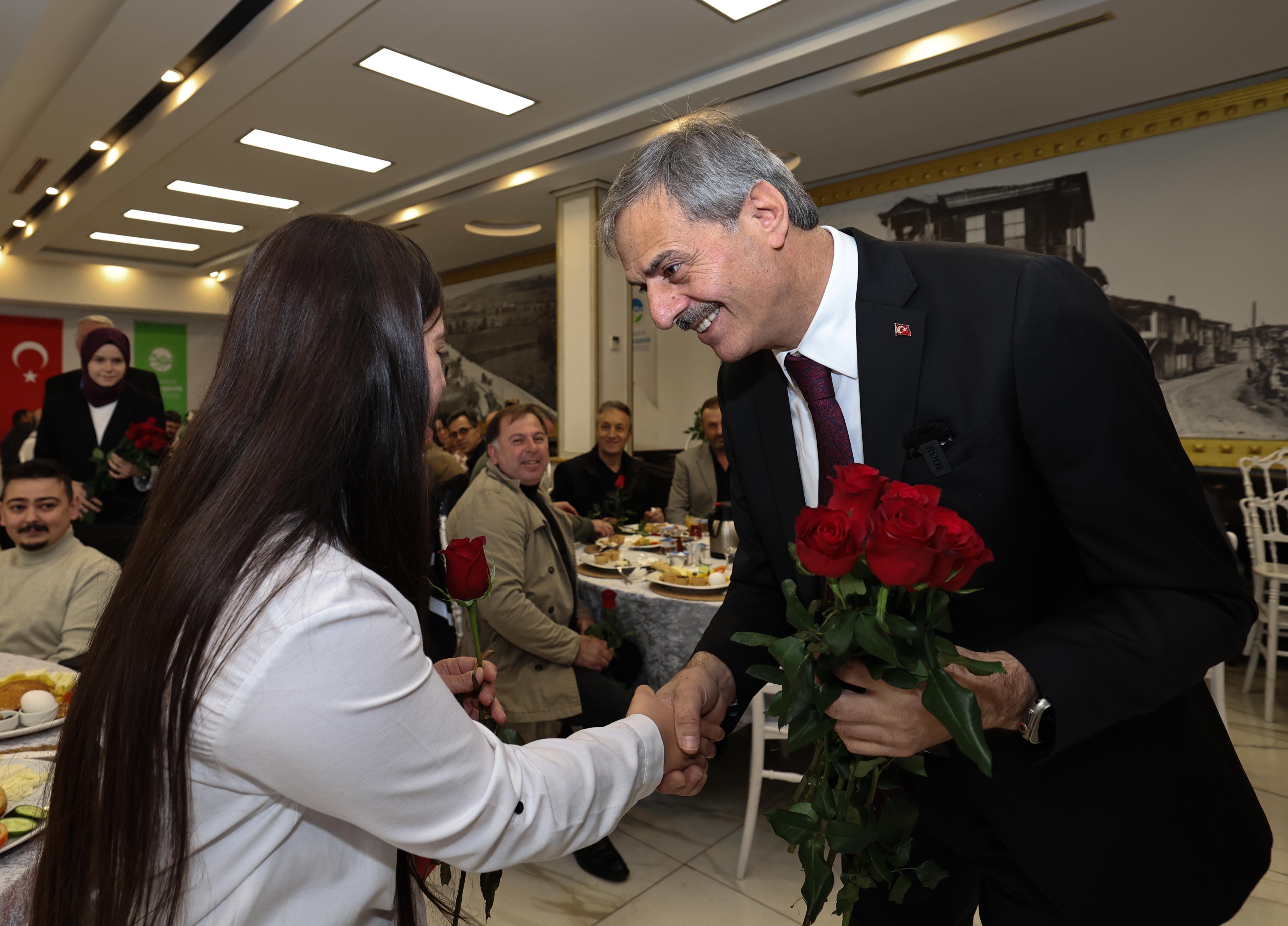 Yusuf Alemdar engelsiz çalışma arkadaşlarıyla kucaklaştı: “Engel bedende değil kalplerdedir”