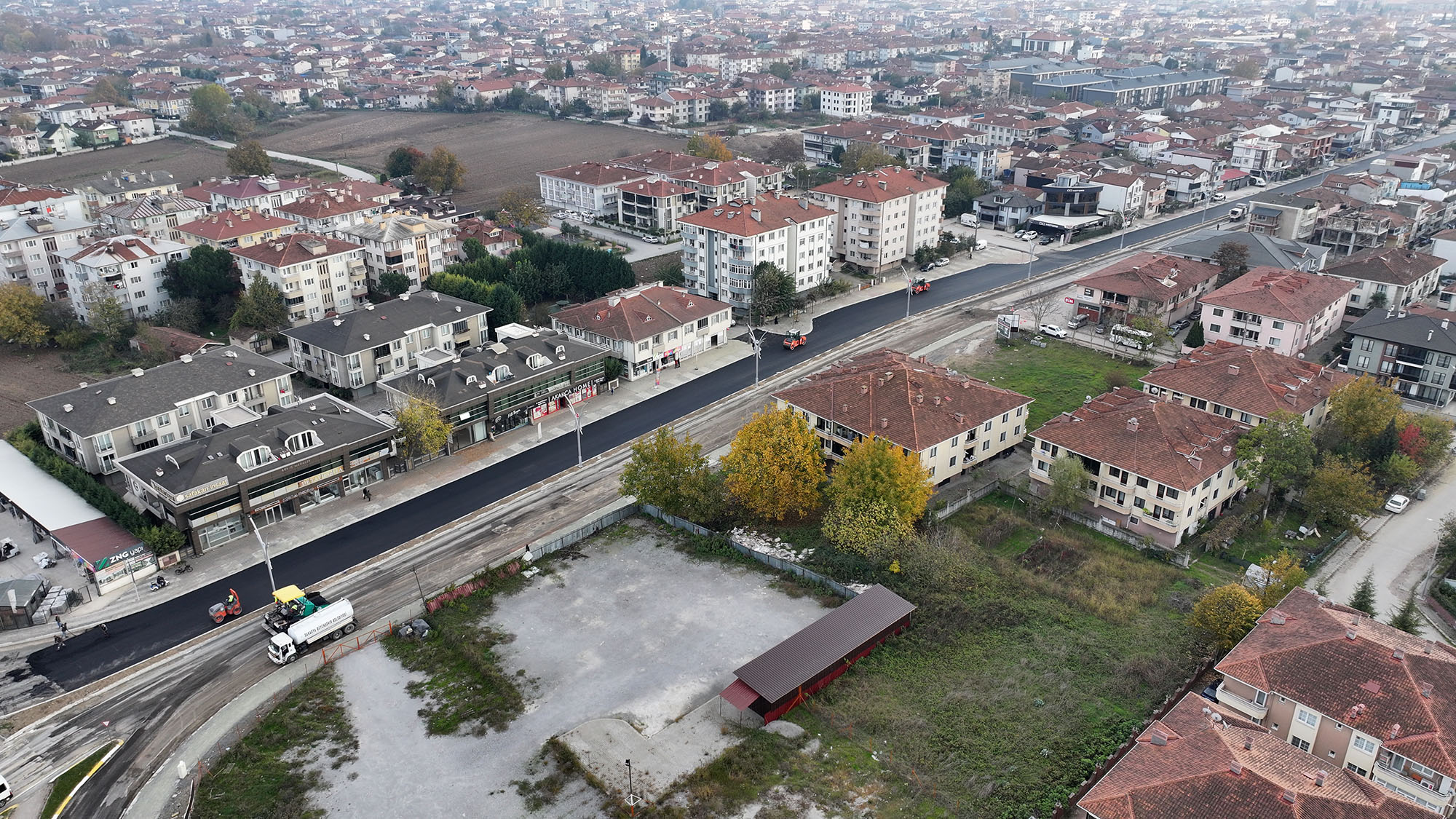 Ahmet Yesevi Caddesi Büyükşehir’in çalışmalarıyla modern bir yüz kazanıyor