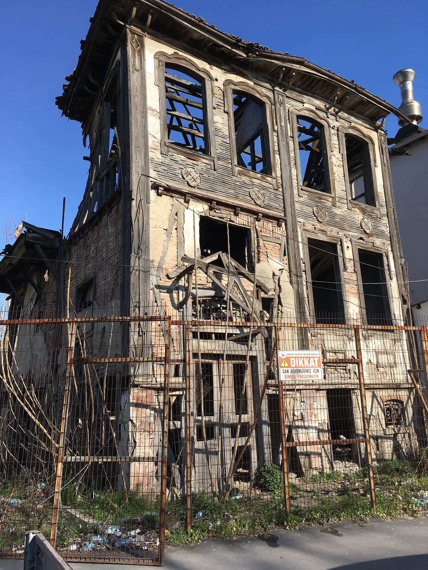 Sakarya’nın merkezindeki Osmanlı hatırası tarihi konak ihtişamlı günlerine dönüyor: İlk kazma vuruldu