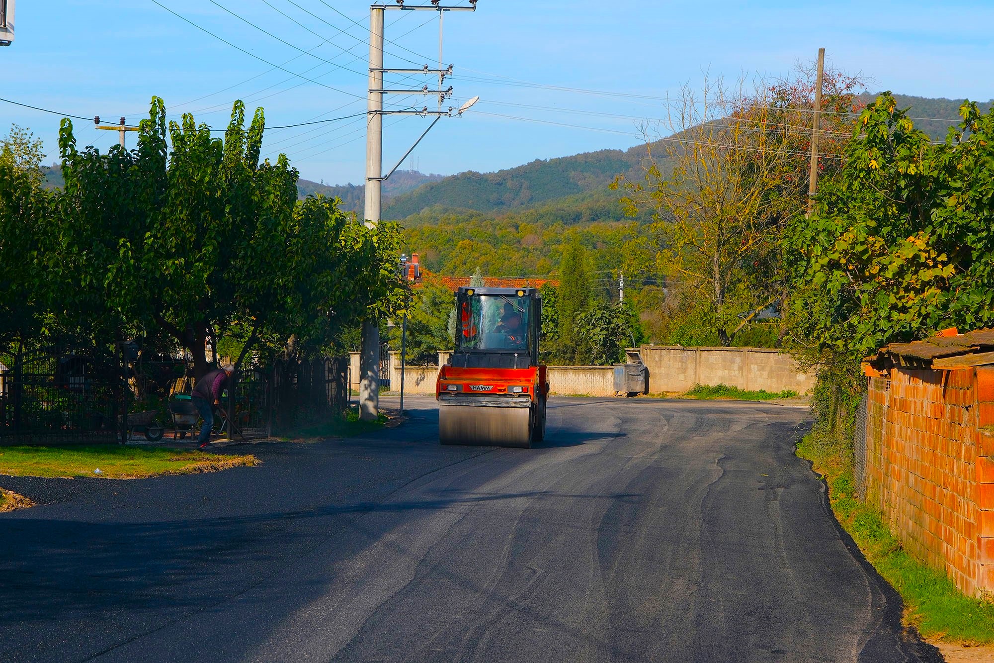 Hendek’te Soğuksu’dan sonra şimdi Hacıkışla: Büyükşehir şehrin yollarını ilmek ilmek işliyor