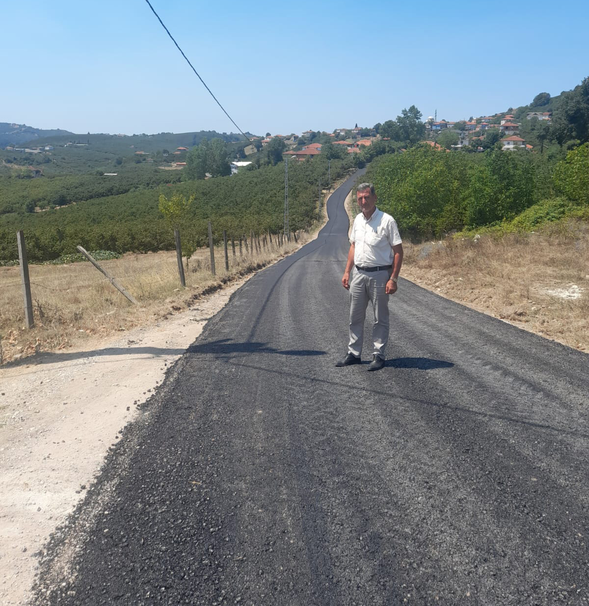Karasu’da bir mahallenin ulaşım hattı daha yenilendi