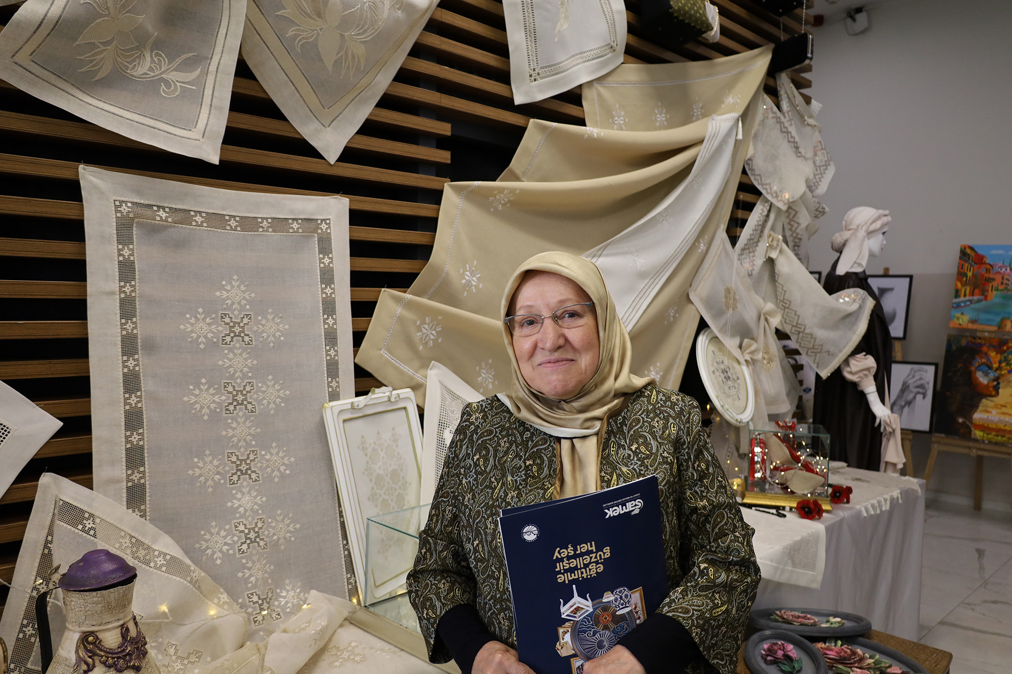 SAMEK kursiyerlerinden Geyve’de sanat şöleni: 350’yi aşkın eser sanatseverlerin beğenisine sunuldu