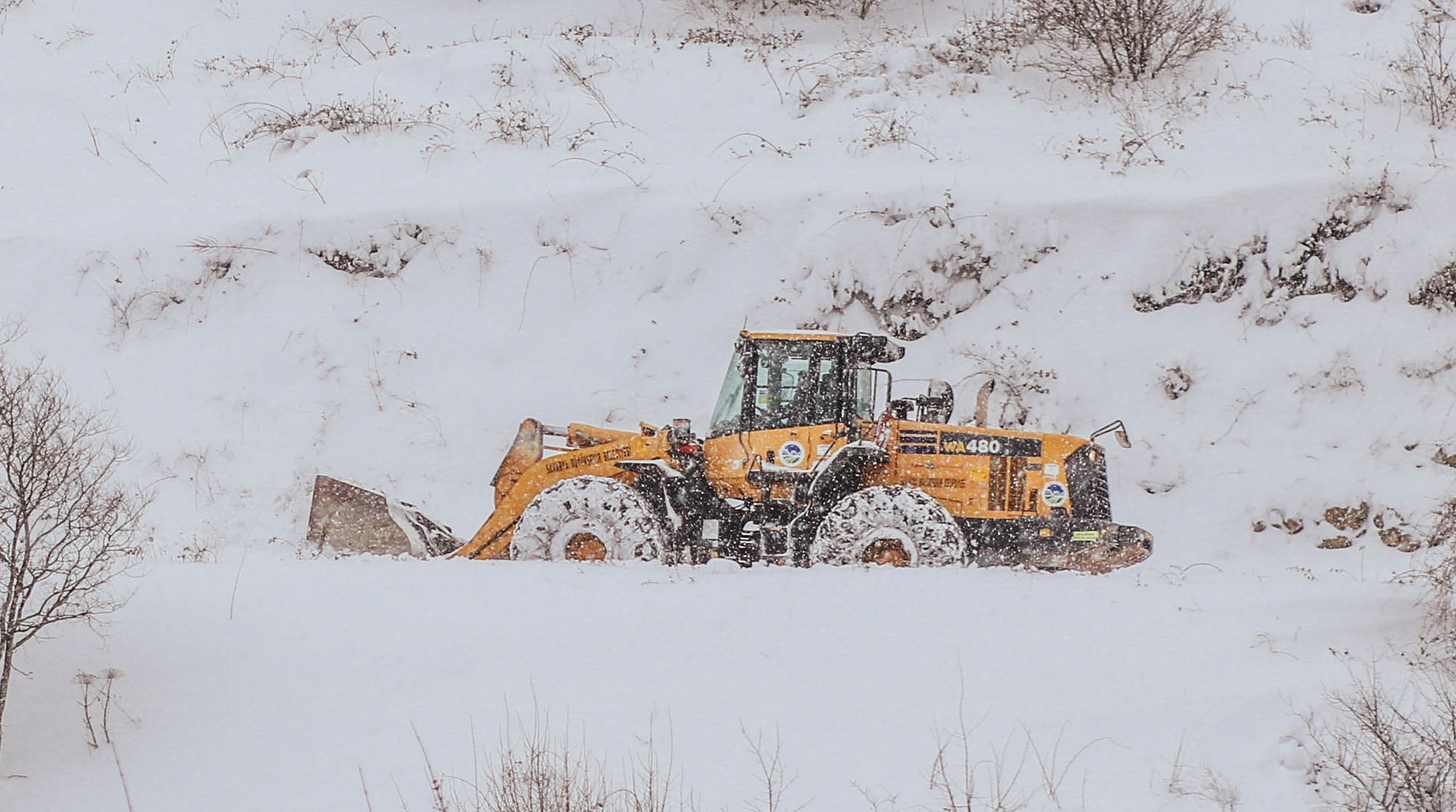 Büyükşehir karla mücadele mesaisinde: Son durum paylaşıldı