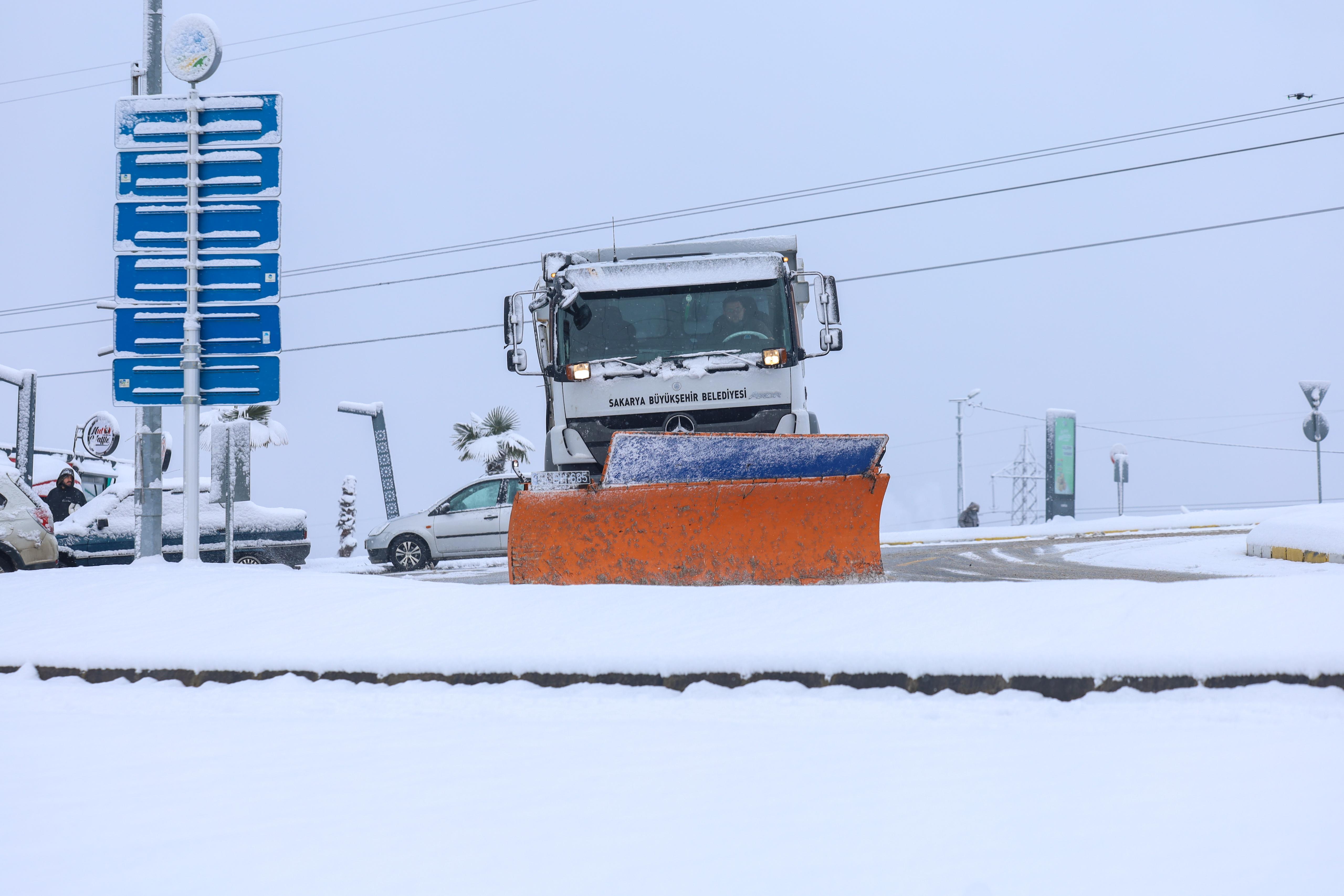 Büyükşehir kar raporunu yayınladı: 24 grup yolu ulaşıma açıldı